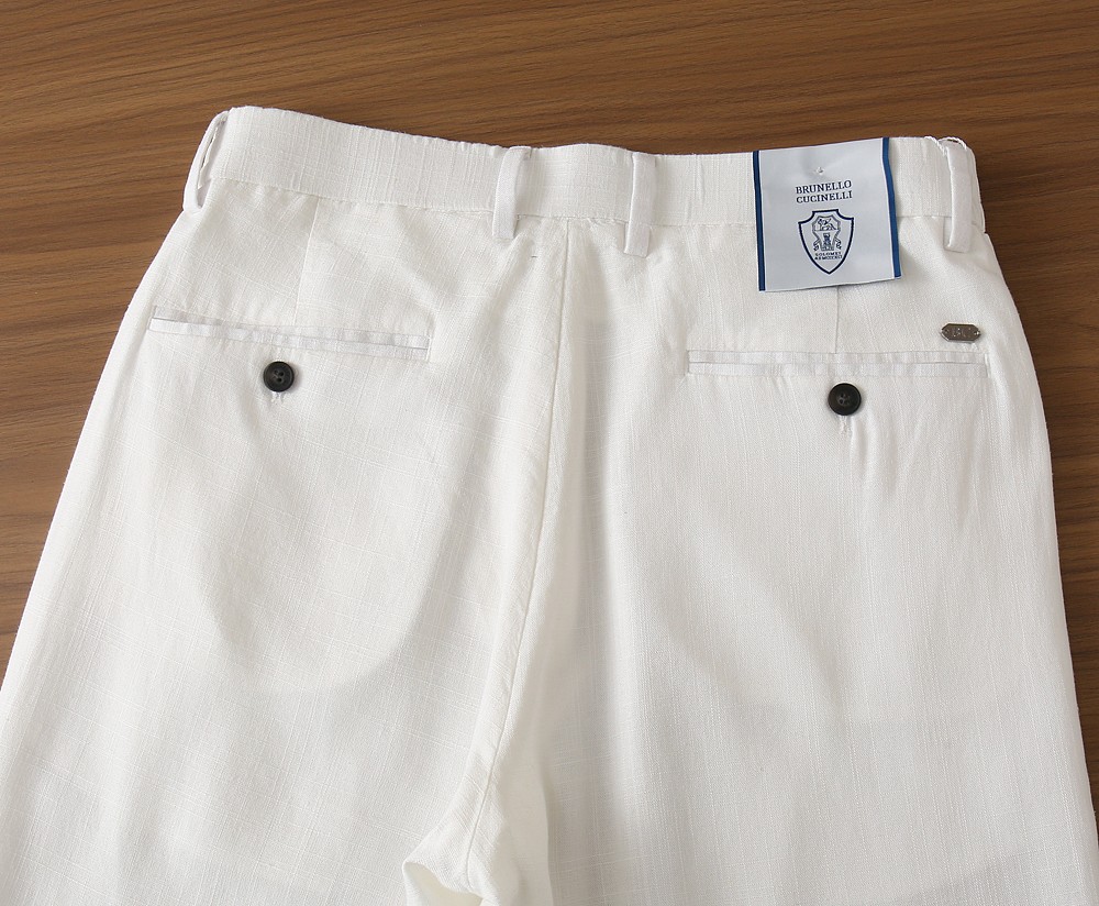 BC老钱新贵们的大爱 客供天丝面料有着极好的亲肤感 直脚休闲裤 经典款 商务休闲都实穿的一款 合体的剪裁