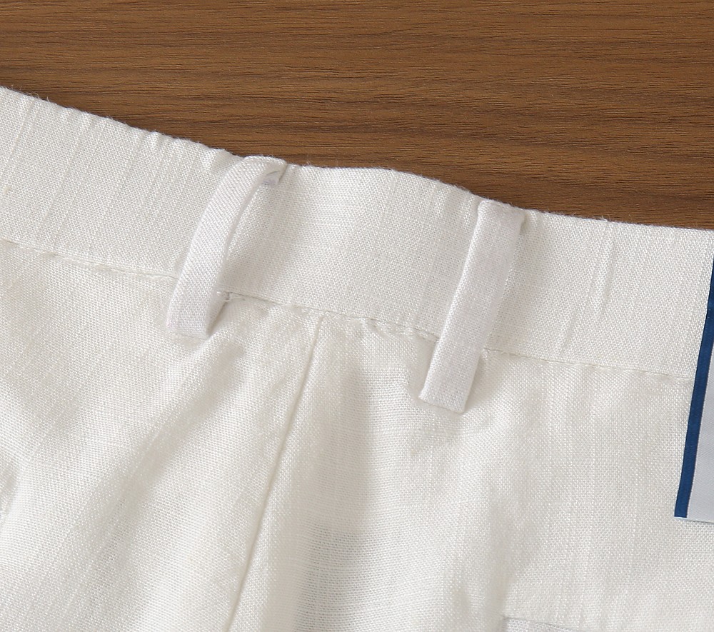 BC老钱新贵们的大爱 客供天丝面料有着极好的亲肤感 直脚休闲裤 经典款 商务休闲都实穿的一款 合体的剪裁