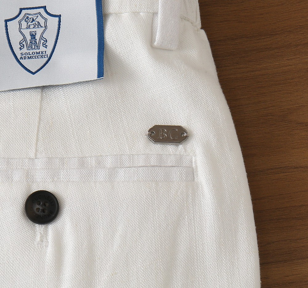 BC老钱新贵们的大爱 客供天丝面料有着极好的亲肤感 直脚休闲裤 经典款 商务休闲都实穿的一款 合体的剪裁