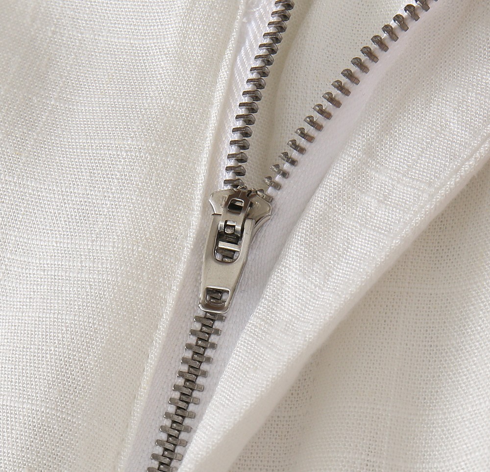 BC老钱新贵们的大爱 客供天丝面料有着极好的亲肤感 直脚休闲裤 经典款 商务休闲都实穿的一款 合体的剪裁