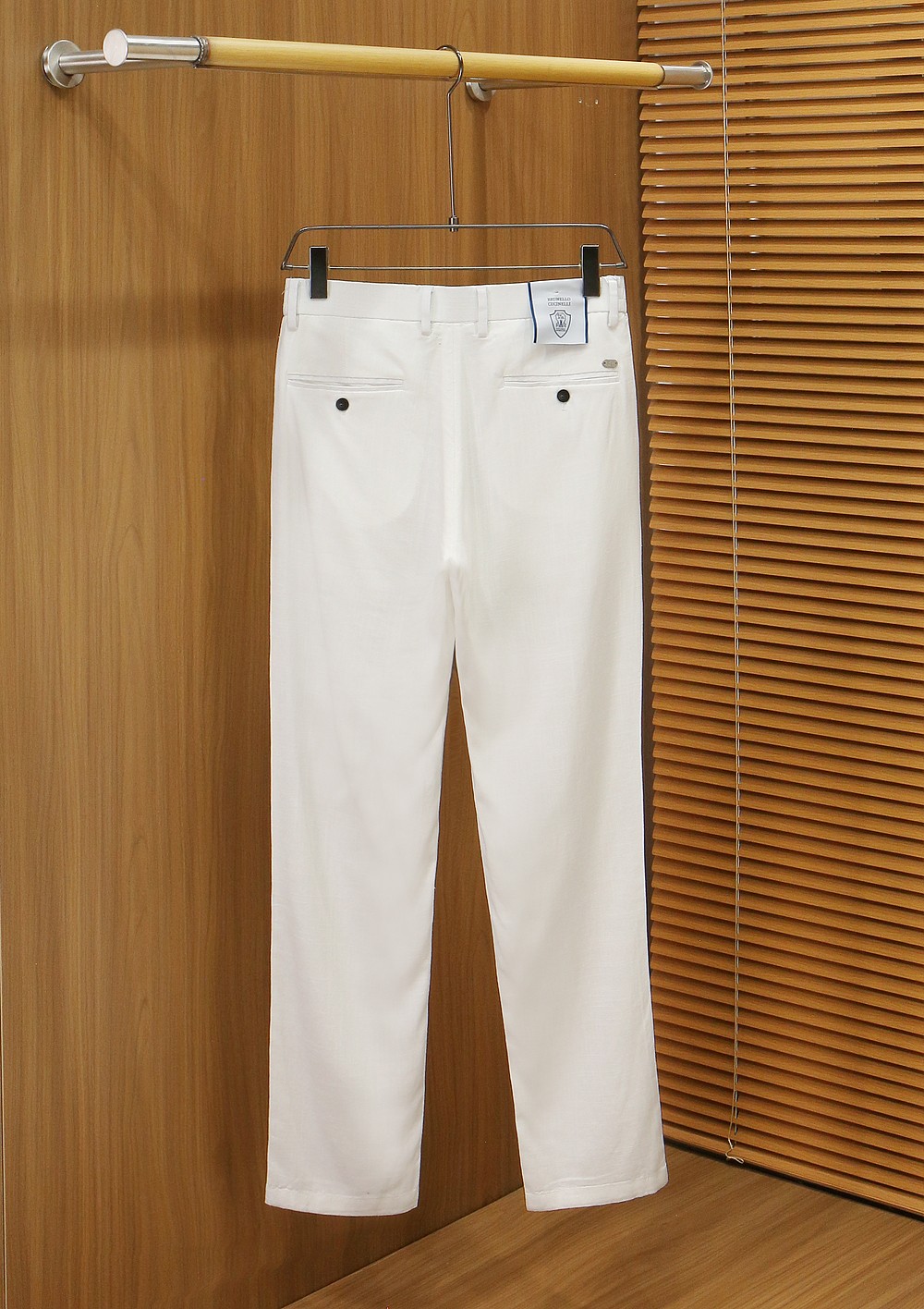 BC老钱新贵们的大爱 客供天丝面料有着极好的亲肤感 直脚休闲裤 经典款 商务休闲都实穿的一款 合体的剪裁