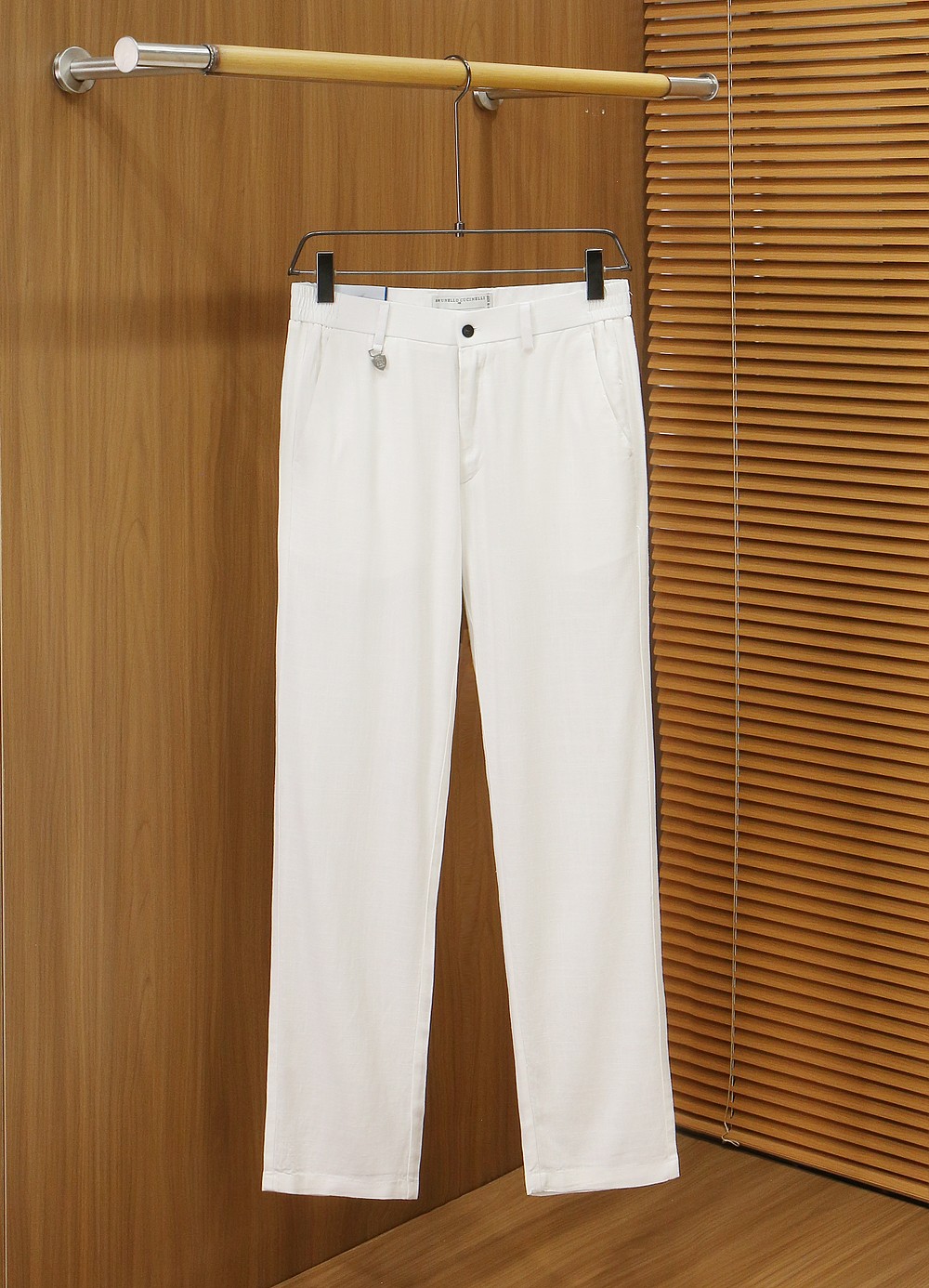 BC老钱新贵们的大爱 客供天丝面料有着极好的亲肤感 直脚休闲裤 经典款 商务休闲都实穿的一款 合体的剪裁