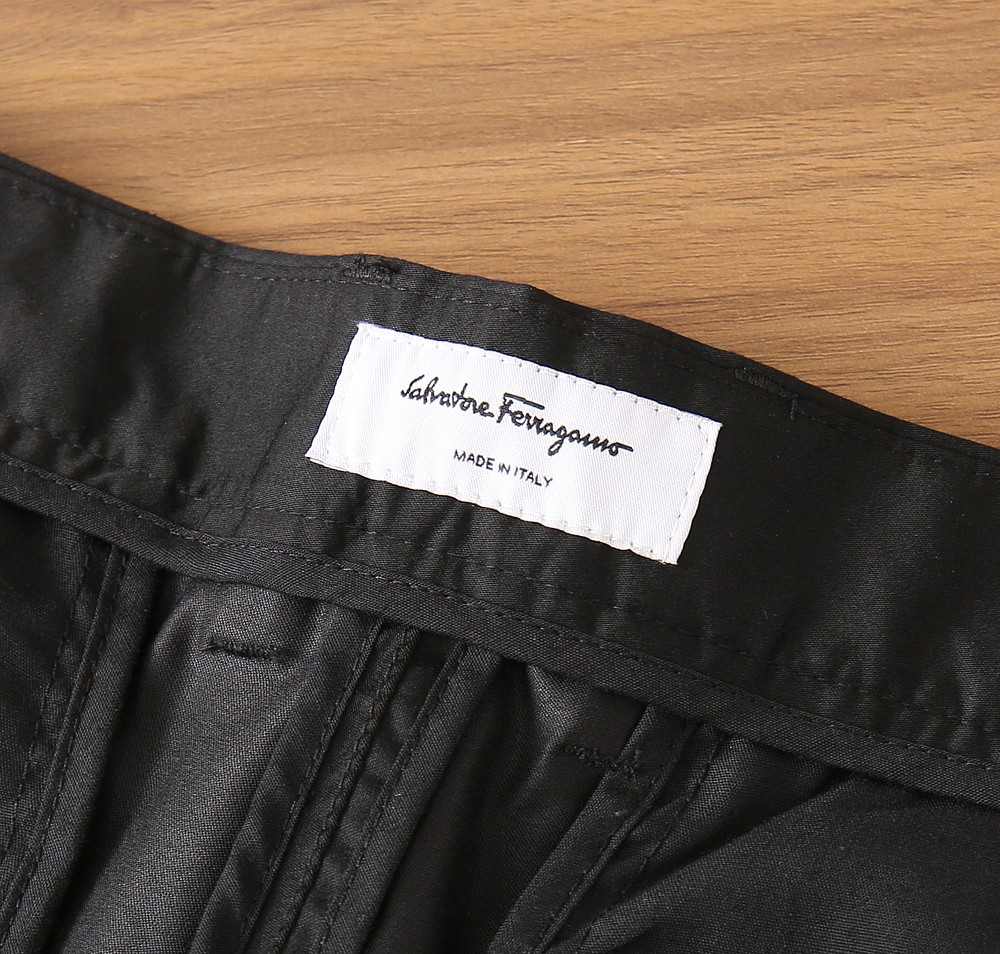 菲拉格慕2026春夏新品 原单男士西装休闲裤 每季必出的类型，无需质疑的热卖王牌单品，符合四季最佳的搭配