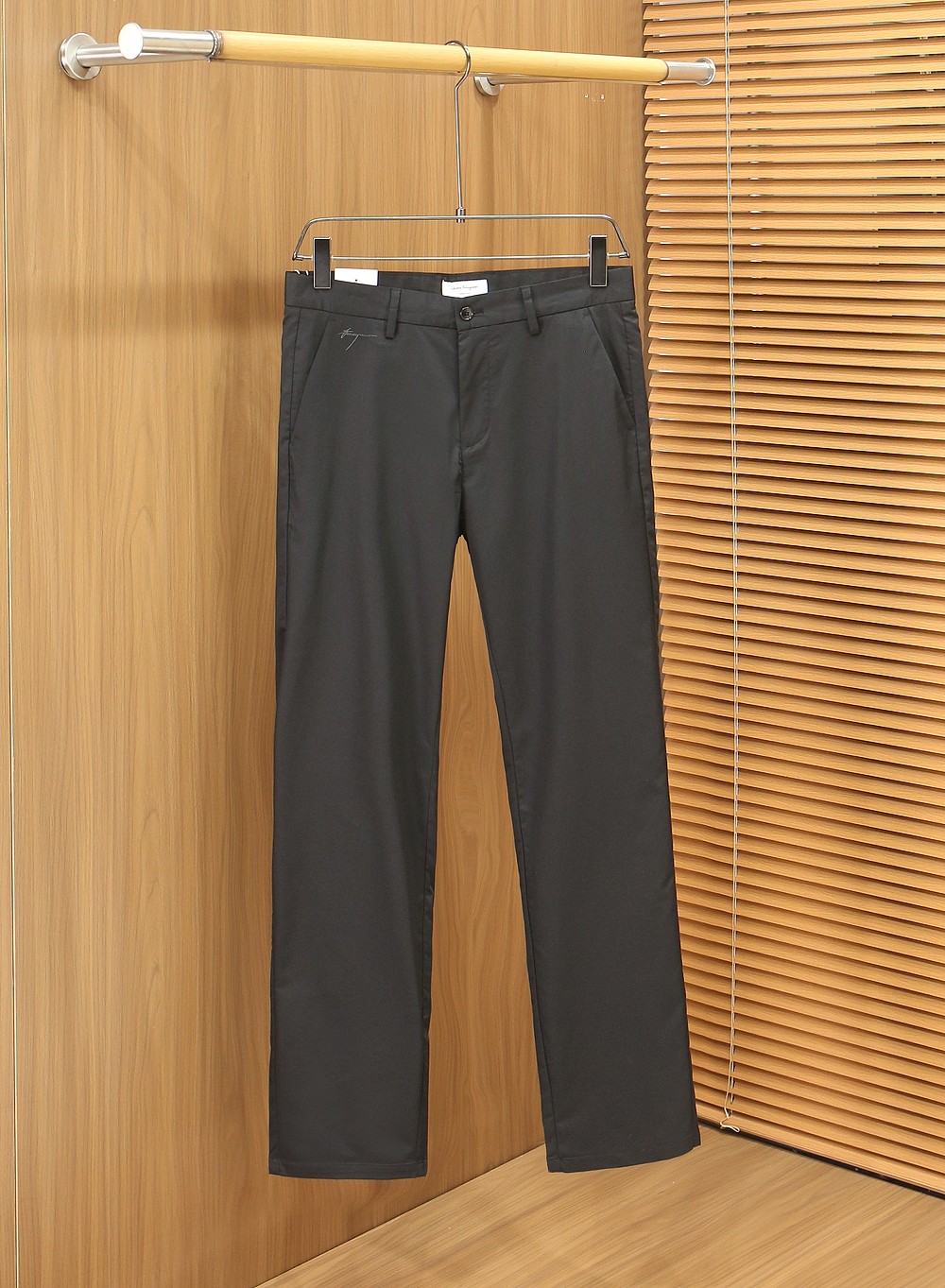 菲拉格慕2026春夏新品 原单男士西装休闲裤 每季必出的类型，无需质疑的热卖王牌单品，符合四季最佳的搭配