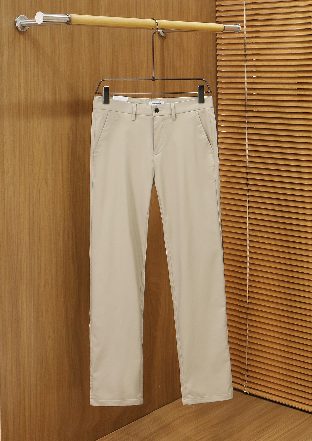 菲拉格慕2026春夏新品 原单男士西装休闲裤 每季必出的类型，无需质疑的热卖王牌单品，符合四季最佳的搭配