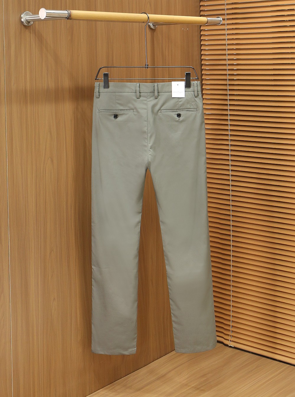 菲拉格慕2026春夏新品 原单男士西装休闲裤 每季必出的类型，无需质疑的热卖王牌单品，符合四季最佳的搭配