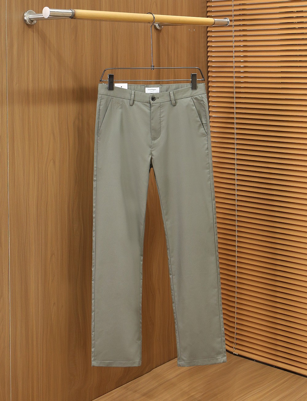 菲拉格慕2026春夏新品 原单男士西装休闲裤 每季必出的类型，无需质疑的热卖王牌单品，符合四季最佳的搭配