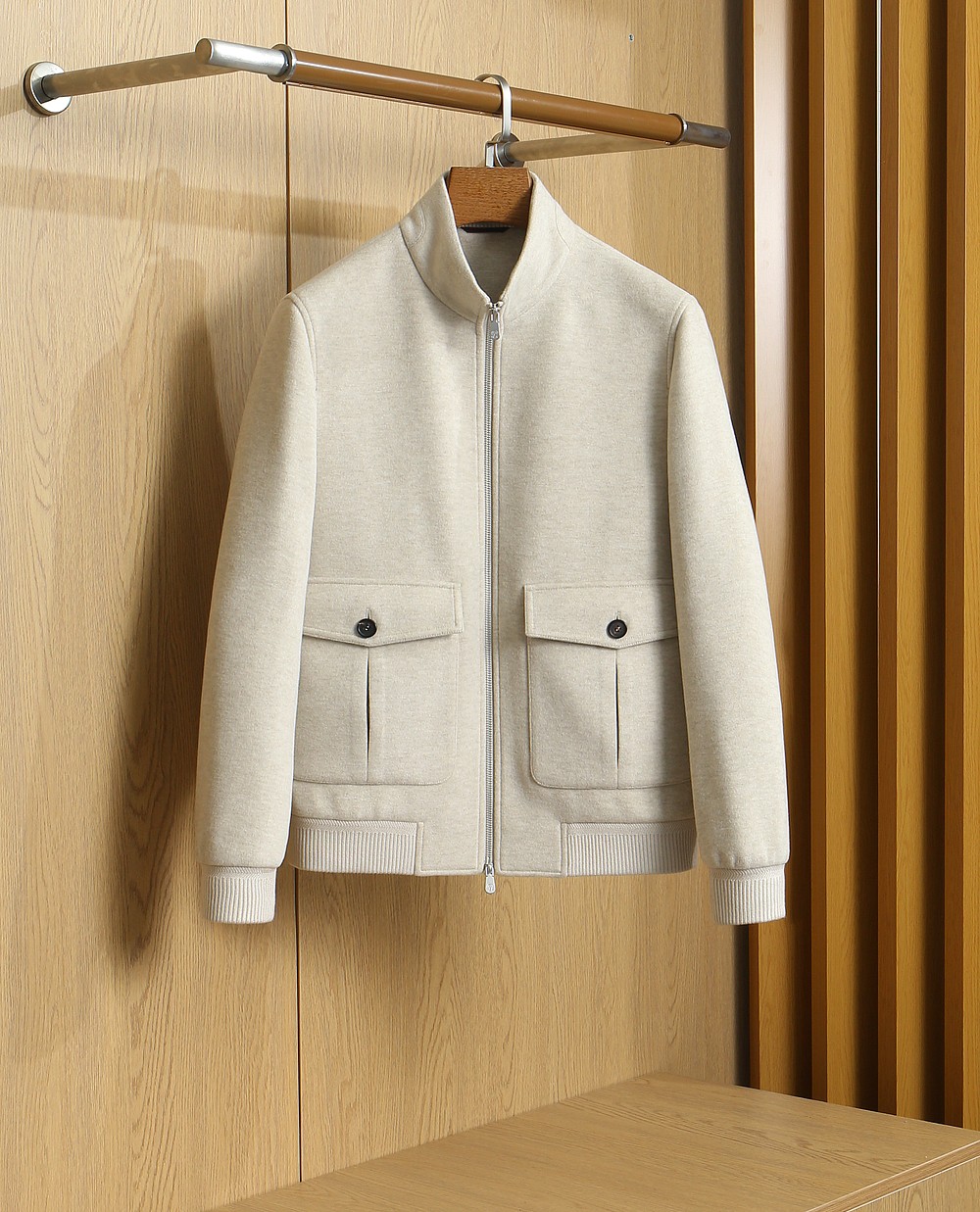 NO:935769,Brunell* cuci*lli Brunello Cucinelli 2026 autumn and winter stand-up collar woolen jacket, old money style woolen woolen jacket with new high-content wool material, full texture. Stand-up collar simple version, versatile for daily commuting. Timeless classic style. Placket zipper design is full of fashion. Fitted tailoring, pockets on both sides, not too much fancy design, just right, giving the whole body a sense of detail. The fabric is made of wool, the surface is soft and comfortable, and it keeps warm at the same time.  It also has a good sense of stiffness, the fabric has a strong texture, and the upper body is stylish!  Try on 172-148, suitable for L [Color] Navy blue gray coffee beige [Size] M-3XL/JK8283, brunello cucinelli,jackets & coats,jackets & coats,19860909Brunell* cuci*lli 布鲁内洛.库奇内利 2026秋冬立领毛呢外套,老钱风羊毛毛呢夹克上新高含量羊毛料子,质感拉满 立领简约版型,通勤日常百搭 永不过时经典款.门襟拉链设计 尽显时尚 合体的剪裁,两侧口袋,没有过多的花哨设计,恰到好处,让整体很有细节感. 面料羊毛呢材质,表面柔软舒适 保暖的同时 又有很好的挺括感 面料质感强 上身有型！试穿172-148 穿L合适【颜色】藏青色 灰色 咖色 米白色【尺码】M-3XL/JK8283,,brunello cucinelli,jackets & coats,jackets & coats,,Men's clothing