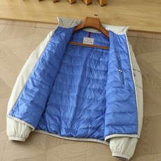 羽绒服 Moncler立领轻量薄款羽绒服✨ 简约无帽立领设计,利落干练,属于实用型轻羽绒。 轻薄鹅绒填充,重量轻便,保暖 羽绒服 Moncler立领轻量薄款羽绒服✨ 简约无帽立领设计,利落干练,属于实用型轻羽绒。 轻薄鹅绒填充,重量轻便,保暖