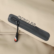 羽绒服 Moncler高端连帽机能冲锋衣外套✨ 采用GORE‑TEX三防科技面料,硬核防风、防水、抗污,城市通勤、户外出 羽绒服 Moncler高端连帽机能冲锋衣外套✨ 采用GORE‑TEX三防科技面料,硬核防风、防水、抗污,城市通勤、户外出