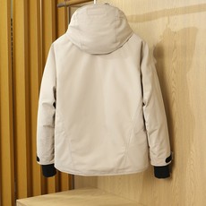 羽绒服 Moncler高端连帽机能冲锋衣外套✨ 采用GORE‑TEX三防科技面料,硬核防风、防水、抗污,城市通勤、户外出 羽绒服 Moncler高端连帽机能冲锋衣外套✨ 采用GORE‑TEX三防科技面料,硬核防风、防水、抗污,城市通勤、户外出