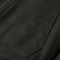 羽绒服 LV秋冬新款男士商务休闲羊毛羽绒服外套,鹅绒填充,面料与辅料皆为客供,定织定染而成,触感极为柔软细腻,细节精湛考 羽绒服 LV秋冬新款男士商务休闲羊毛羽绒服外套,鹅绒填充,面料与辅料皆为客供,定织定染而成,触感极为柔软细腻,细节精湛考