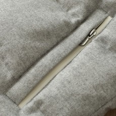 羽绒服 BC秋冬新款男士商务休闲羊毛羽绒服外套,鹅绒填充面料与辅料皆为客供,定织定染而成,触感极为柔软细腻,细节精湛考究 羽绒服 BC秋冬新款男士商务休闲羊毛羽绒服外套,鹅绒填充面料与辅料皆为客供,定织定染而成,触感极为柔软细腻,细节精湛考究