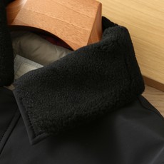 羽绒服 BC秋冬新款男士商务休闲毛领羽绒服外套,鹅绒填充,面料与辅料皆为客供,定织定染而成,触感极为柔软细腻,细节精湛考 羽绒服 BC秋冬新款男士商务休闲毛领羽绒服外套,鹅绒填充,面料与辅料皆为客供,定织定染而成,触感极为柔软细腻,细节精湛考