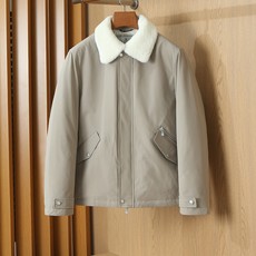 羽绒服 BC秋冬新款男士商务休闲毛领羽绒服外套,鹅绒填充,面料与辅料皆为客供,定织定染而成,触感极为柔软细腻,细节精湛考 羽绒服 BC秋冬新款男士商务休闲毛领羽绒服外套,鹅绒填充,面料与辅料皆为客供,定织定染而成,触感极为柔软细腻,细节精湛考