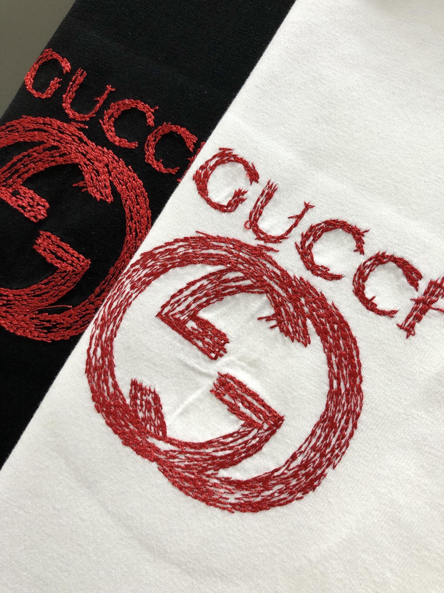 Gucc**合身版型M-XXXL24SS最新最顶级版本黑白双色红色线绣双G字母潮牌百搭短袖品质专柜原单短
