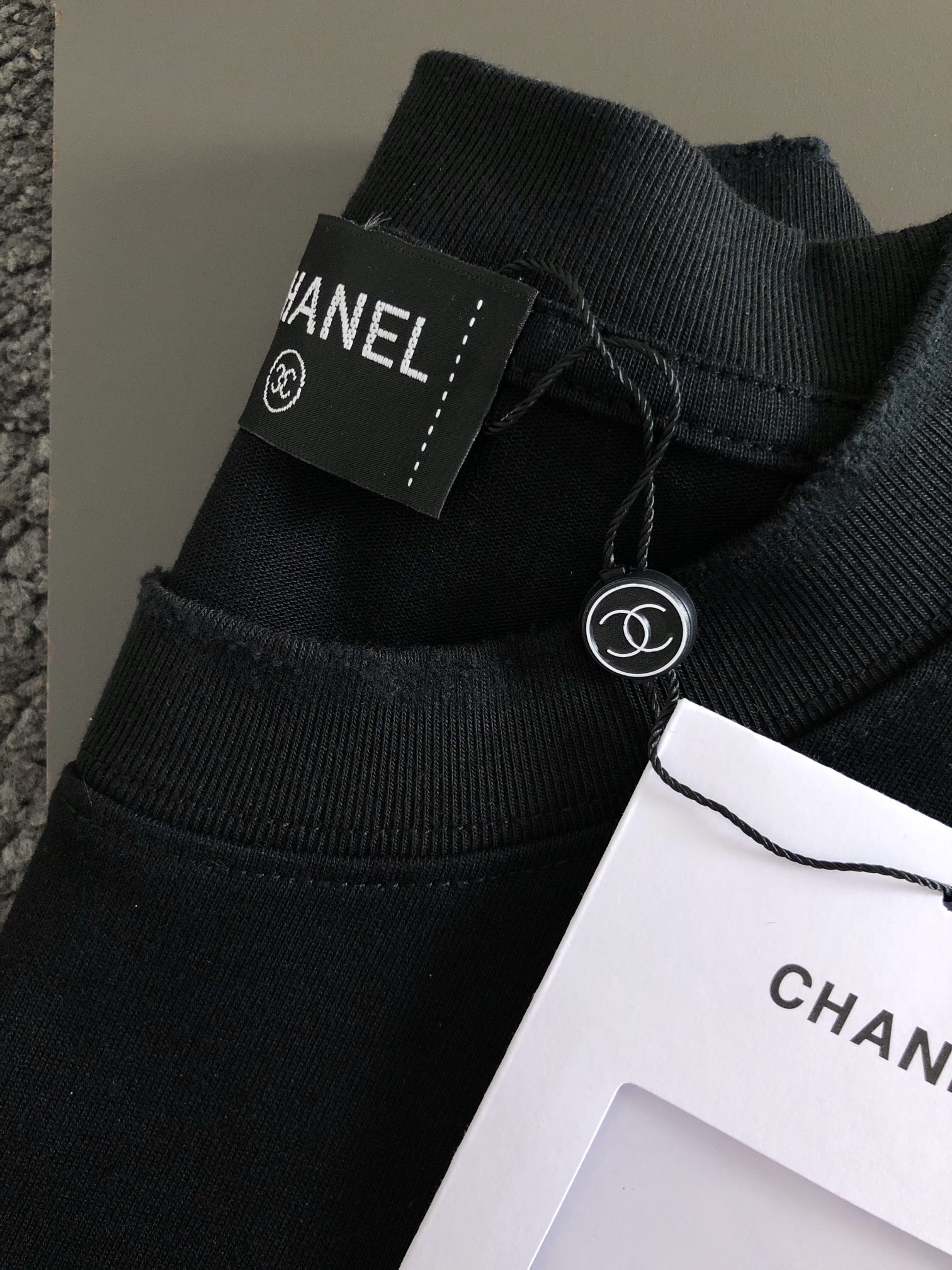 Chan*25SS 最新最顶级手绘款前后幅呼应质感短袖，专柜款短袖，顶级纯棉品质专柜原单短袖，顶级制作工