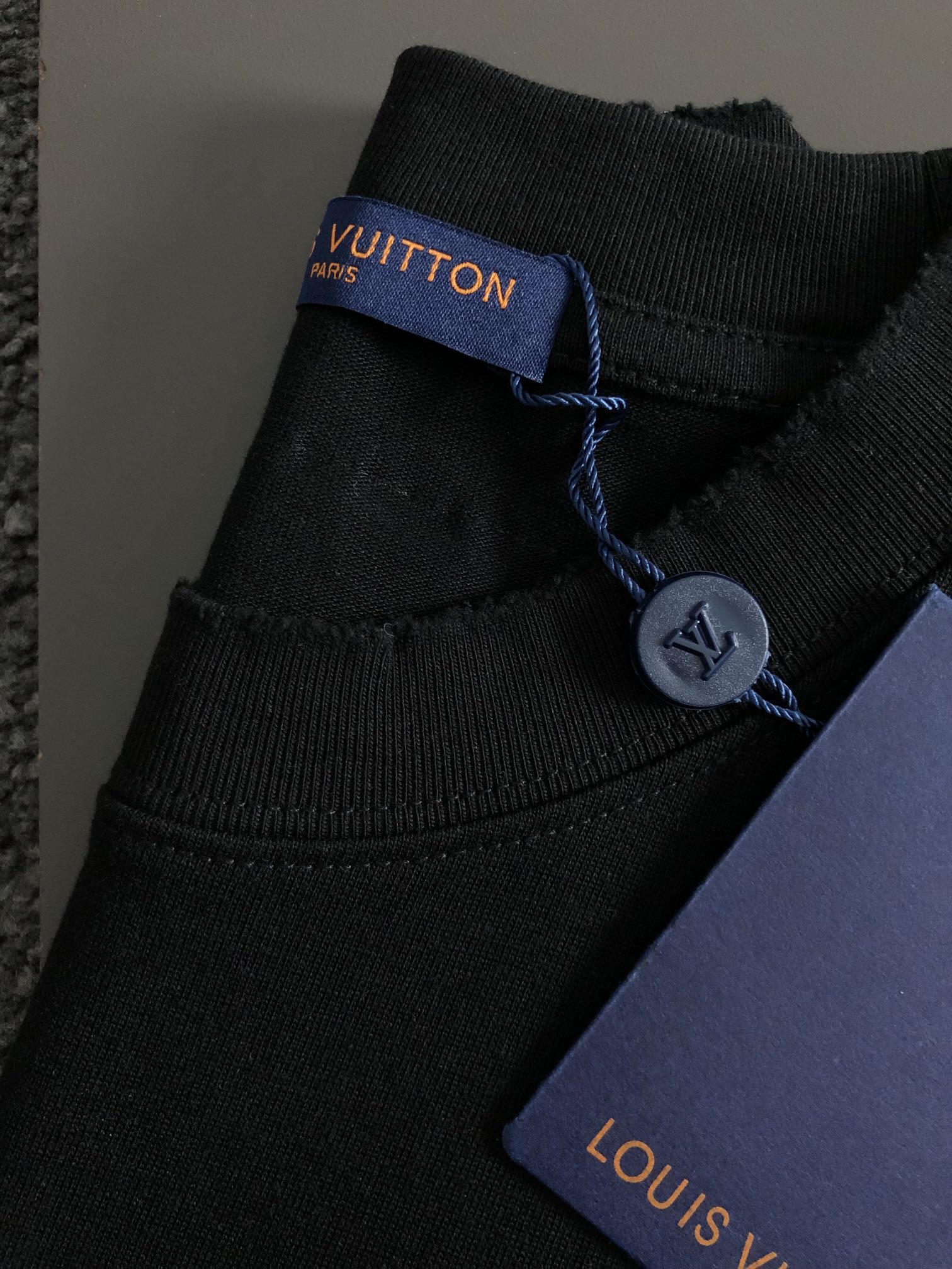   1V 25SS最新最顶级多彩se手绘款质感短袖，专柜款短袖，顶级纯棉品质专柜原单短袖，顶级制作工艺进