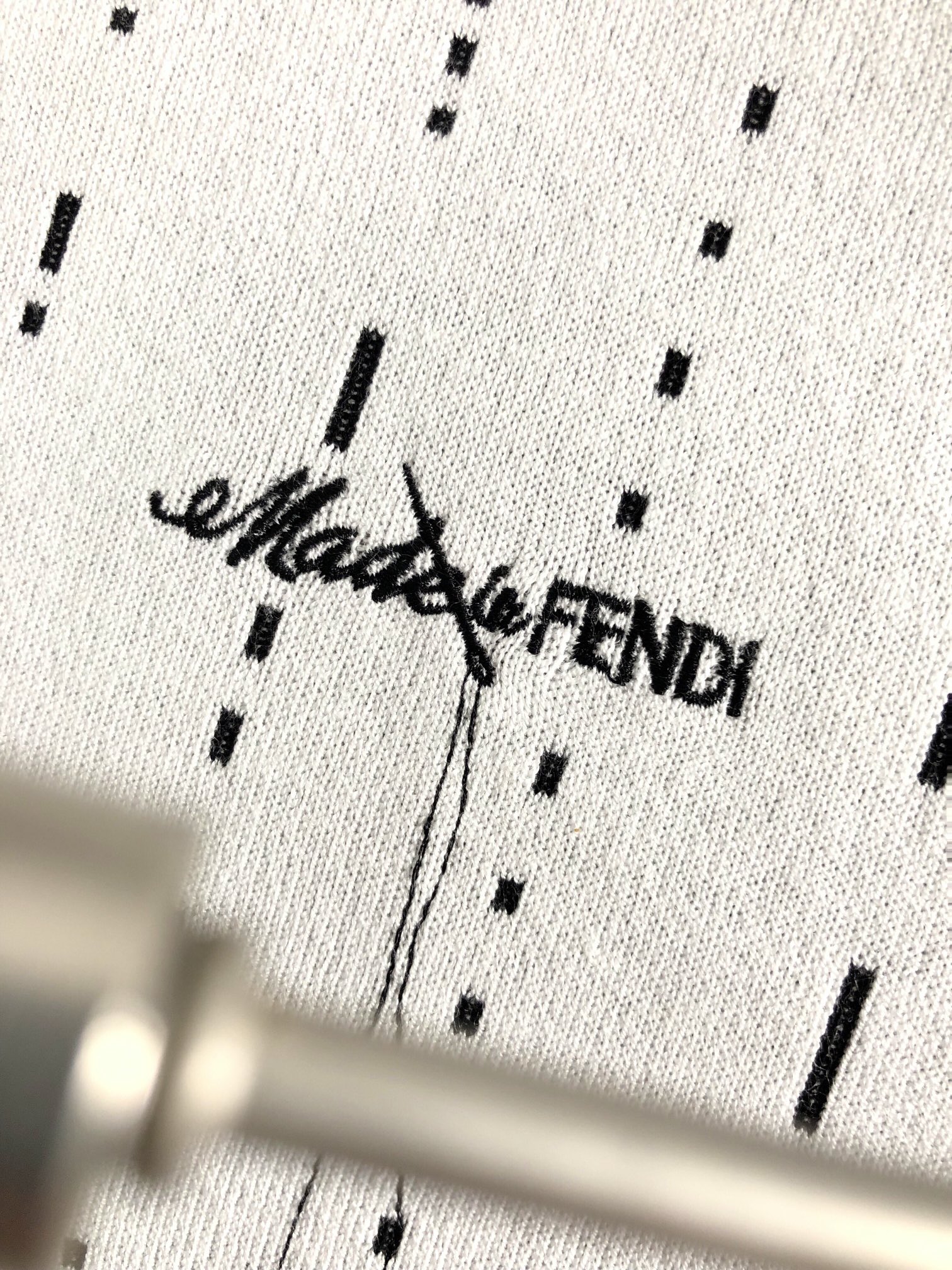 FEND*合身版型M-XXXL2024秋冬白色字母刺绣条纹款字母圆领针织羊毛短袖精致工艺专柜面料顶级元素