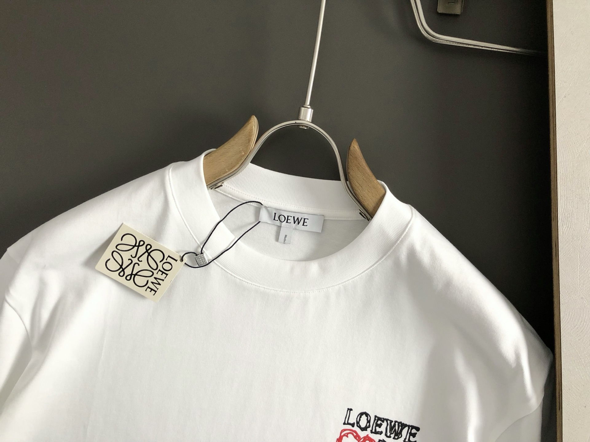  Low*合身版型M-XXXL
25春夏顶级黑白双色印花专柜面料重磅短袖，顶级元素融合打造，经典短袖3标