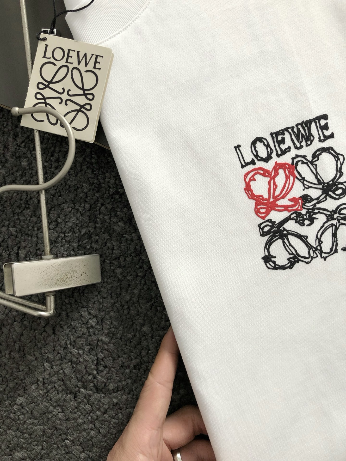  Low*合身版型M-XXXL
25春夏顶级黑白双色印花专柜面料重磅短袖，顶级元素融合打造，经典短袖3标