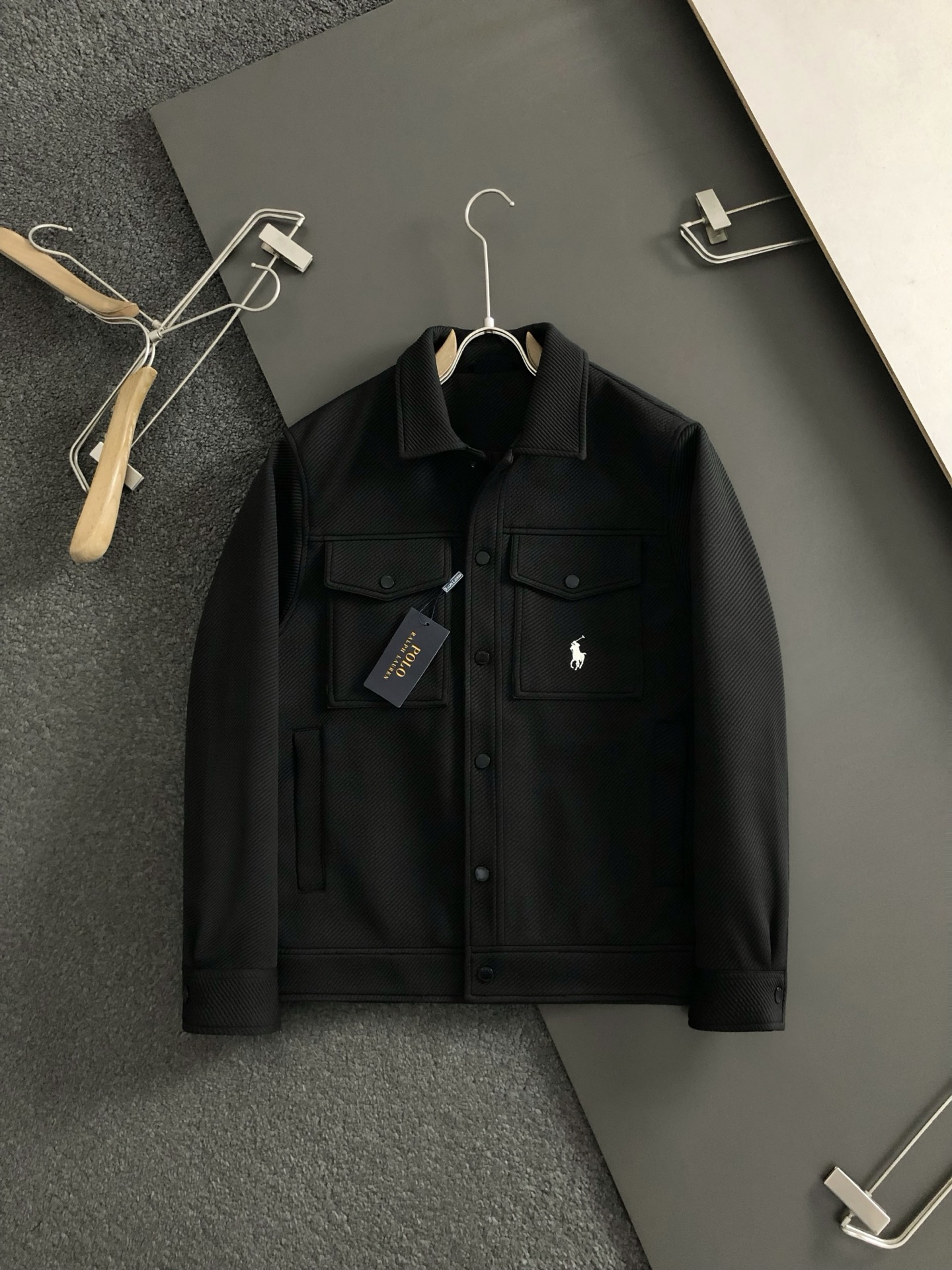  Polo**双面版型M-XXXL
25顶级黑色骑士刺绣潮流休闲连帽外套，黑白双色商务简约工艺专柜面料，