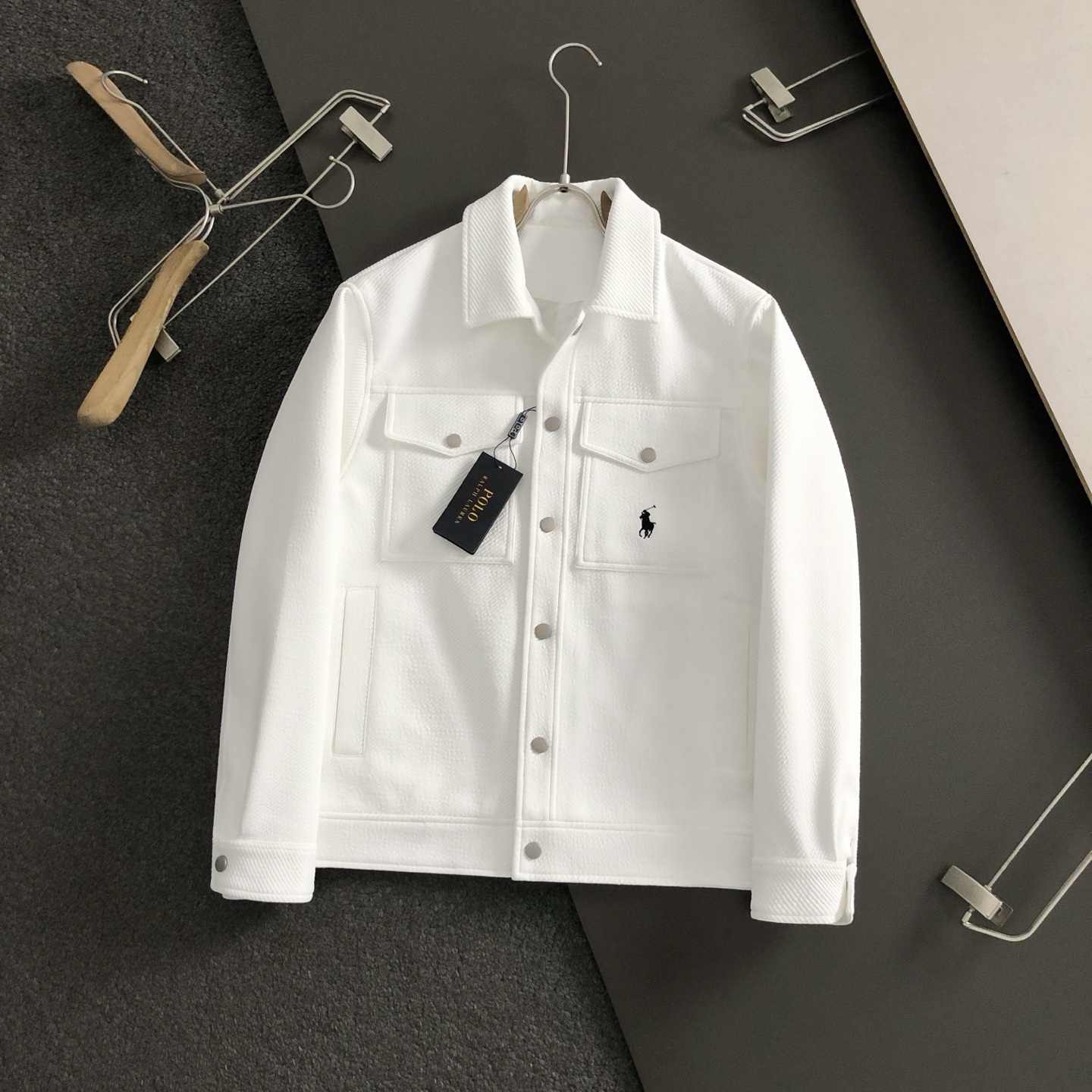  Polo**双面版型M-XXXL
25顶级黑色骑士刺绣潮流休闲连帽外套，黑白双色商务简约工艺专柜面料，