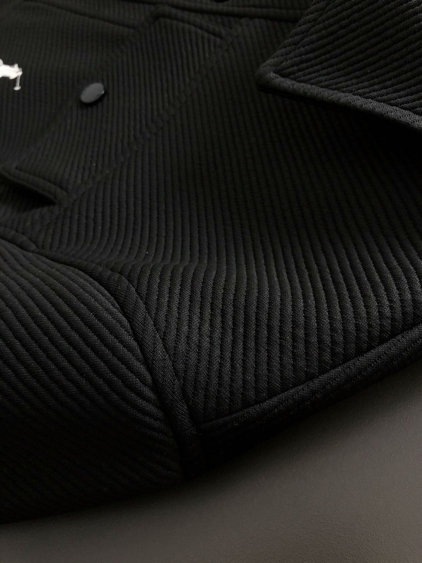  Polo**双面版型M-XXXL
25顶级黑色骑士刺绣潮流休闲连帽外套，黑白双色商务简约工艺专柜面料，