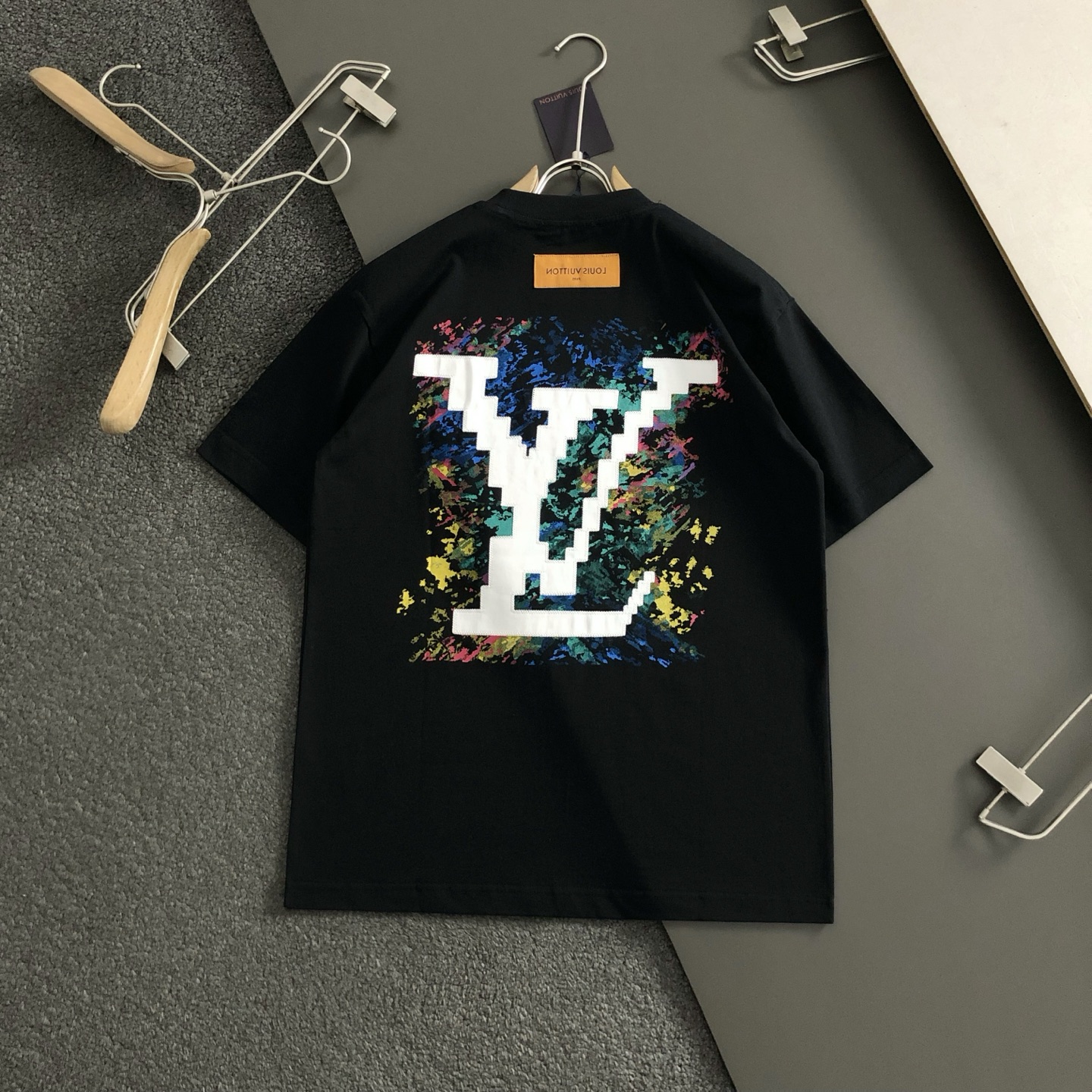  L牌*微款版型S-Xl
25早春最新贴布网格刺绣融合后幅大logo印花高工艺重磅短袖，高端品质专柜原单