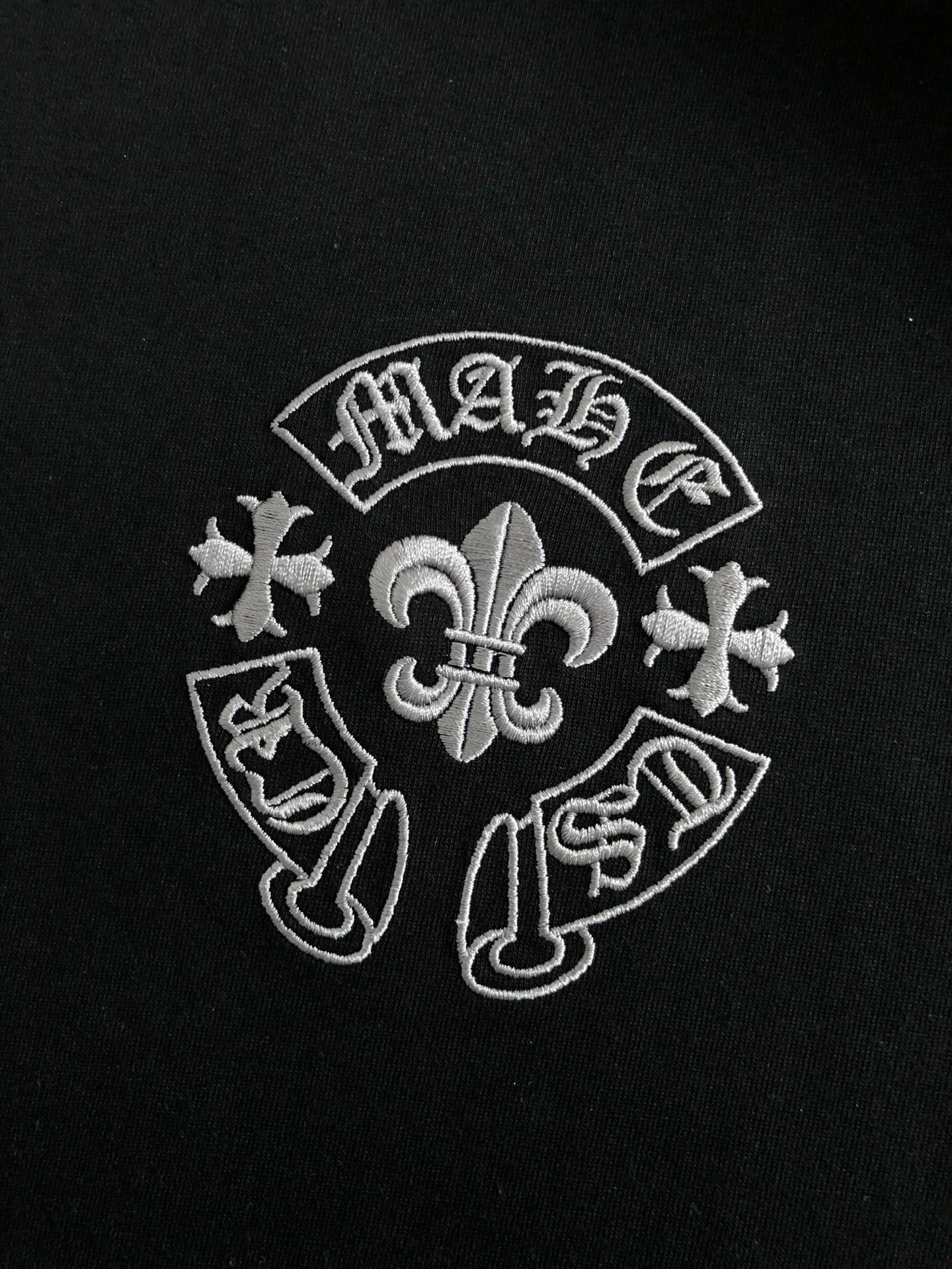  Ch*合身版型S-Xl
25早春最新十字梵文刺绣前后幅对应logo 融合高工艺重磅短袖，高端品质专柜原