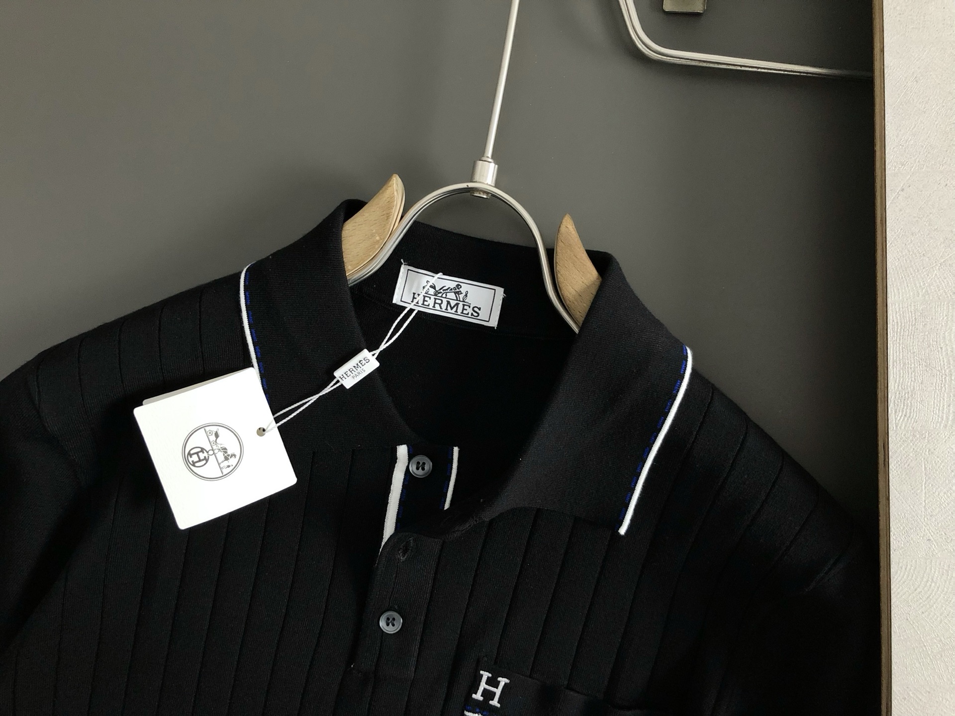  Hms*修身版型 M-xxxl
2025新款藏蓝色条纹口袋H刺绣logo顶级进口私货羊毛Polo短袖，