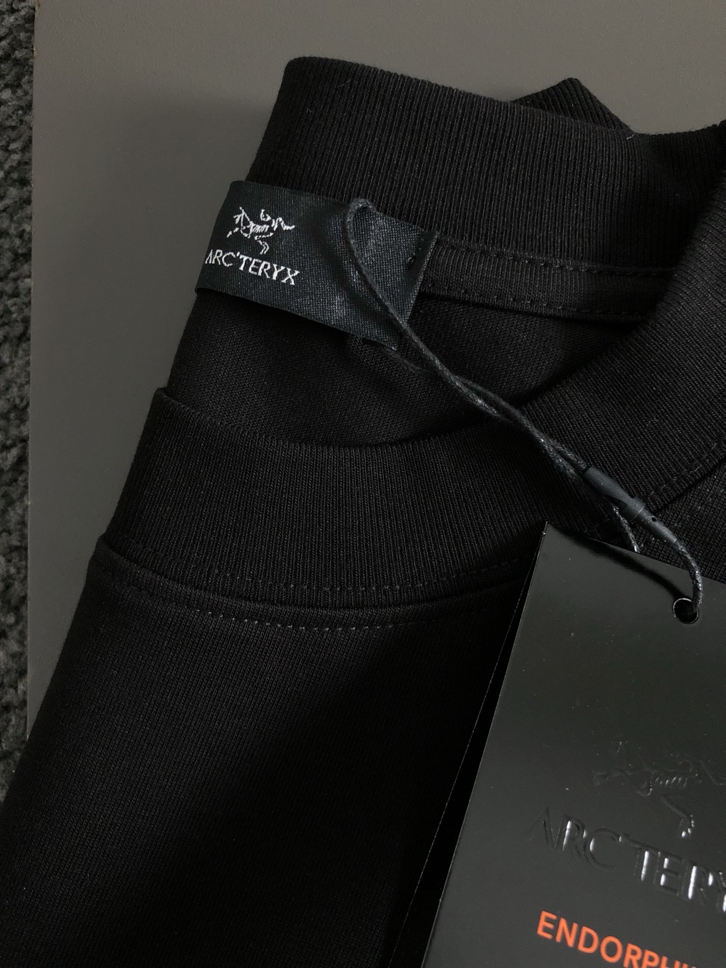  SZN*阔版版型M-XXXl
顶级黑色领口粉色立体胶印重磅短袖，精致工艺专柜面料，顶级元素融合打造，经