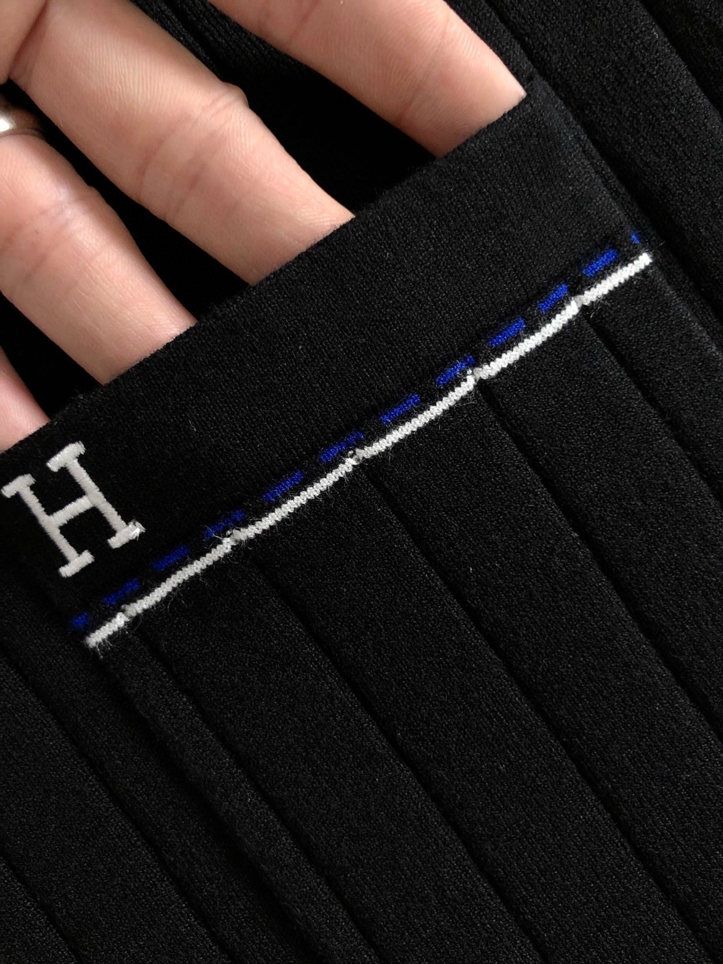  Hms*修身版型 M-xxxl
2025新款藏蓝色条纹口袋H刺绣logo顶级进口私货羊毛Polo短袖，