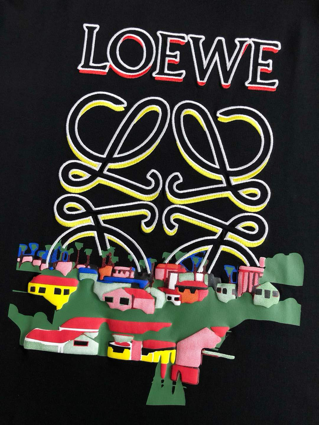  Low*微宽版型S-Xl
25早春最新经典卡通红房子印花融合刺绣logo重磅短袖，高端品质专柜原单圆领