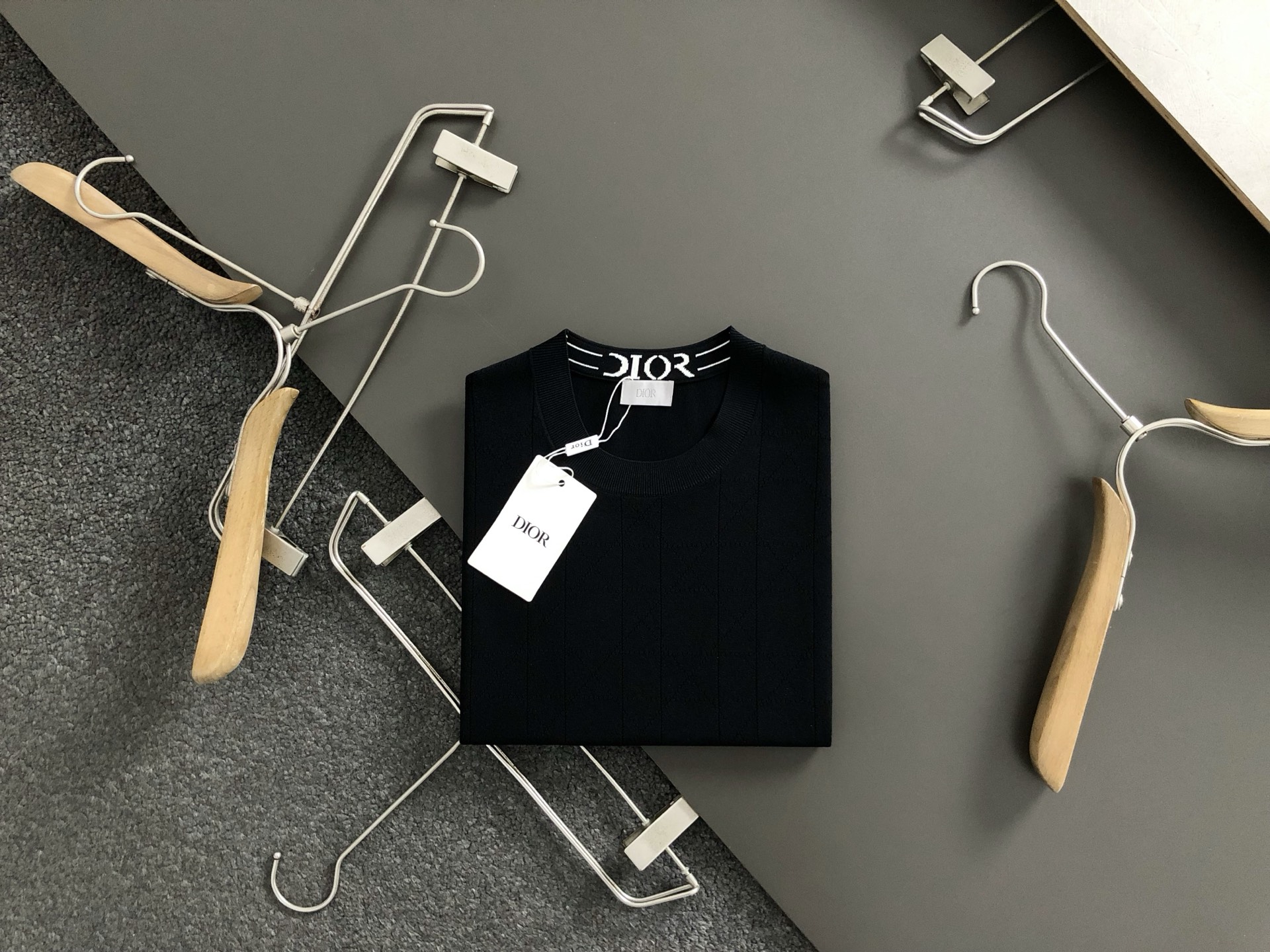 NO:125280,Dir* fitting style M-XXXL 2025 spring and summer new neckline jacquard simple and versatile fusion wool round neck short sleeves, exquisite craftsmanship counter fabric, top-level elements fusion creation, classic short sleeves 3 specifications complete, trendy men's fashion, whether it is the comfort of the upper body or the incomparable existence 170-130(M) 175-145(L) 178-155(XL) 180-165(XXL) 180-180(XXXL) your,,T-shirt,alexander wang19860909Dir*合身版型M-XXXL 2025春夏新款领口提花简约百搭款融合羊毛圆领短袖,精致工艺专柜面料,顶级元素融合打造,经典短袖3标齐全,潮男时尚,无论是上身舒适度还是都是无可比拟的存在 170-130(M) 175-145(L) 178-155(XL)180-165(XXL) 180-180(XXXL) your,,T-shirt,alexander wang,Men's clothing