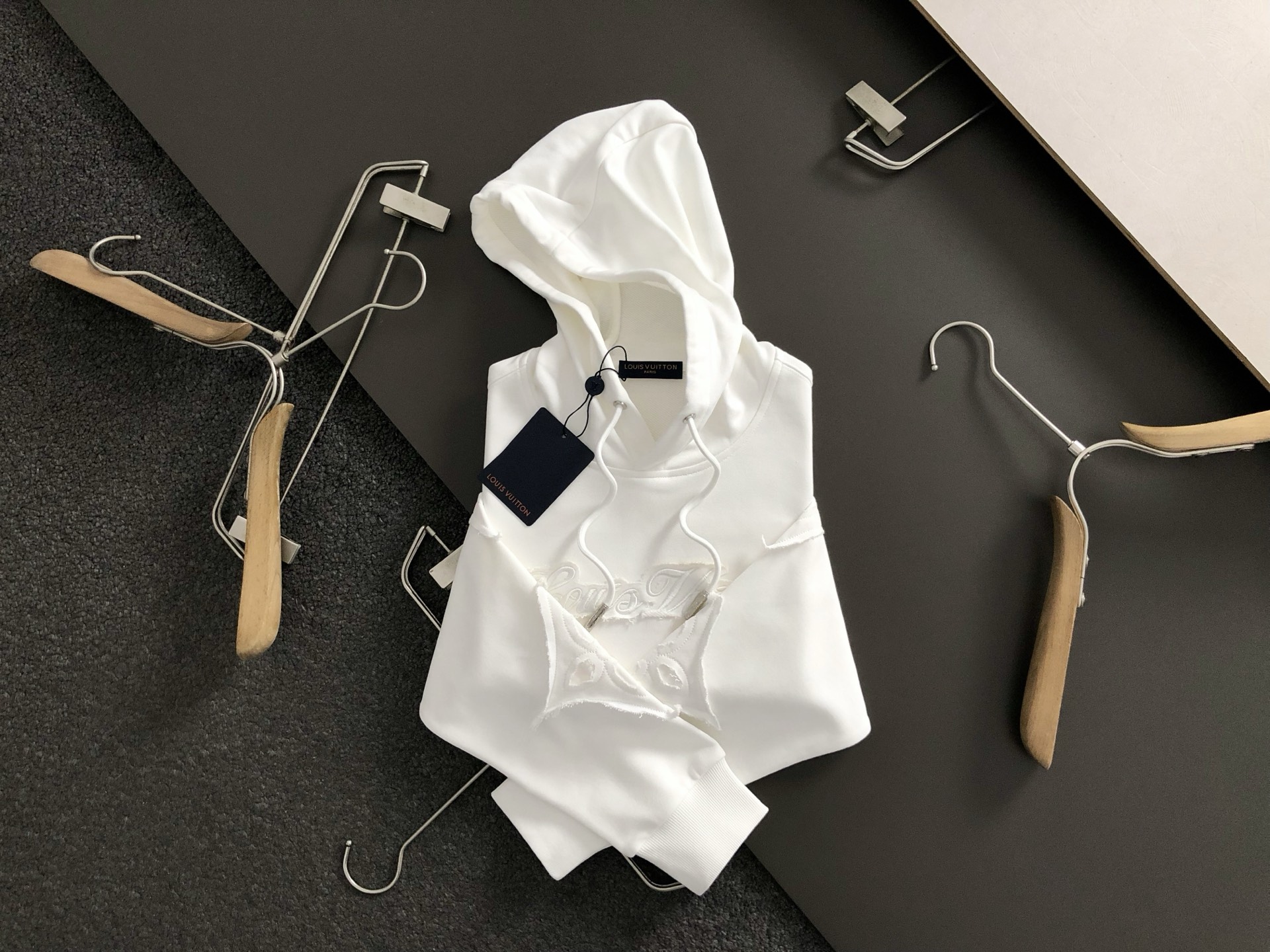 NO:125290,L brand* fitting M-XXXL 2025 spring and summer new black embroidery fusion flower craft splicing style hooded sweatshirt, exquisite craftsmanship counter fabric, top-level elements fusion creation, trendy men's fashion, whether it is the comfort of the upper body or the incomparable existence 170-135(M) 175-150(L) 178-160(XL) 180-170(XXL) 180-180(XXXL) your,,hoodie,sweatshirts,hats,alexander wang19860909L牌*合身版型M-XXXL 2025春夏新款黑色刺绣融合烧花工艺拼接款连帽卫衣,精致工艺专柜面料,顶级元素融合打造,潮男时尚,无论是上身舒适度还是都是无可比拟的存在 170-135(M) 175-150(L) 178-160(XL)180-170(XXL) 180-180(XXXL) your,,hoodie,sweatshirts,hats,alexander wang,Men's clothing