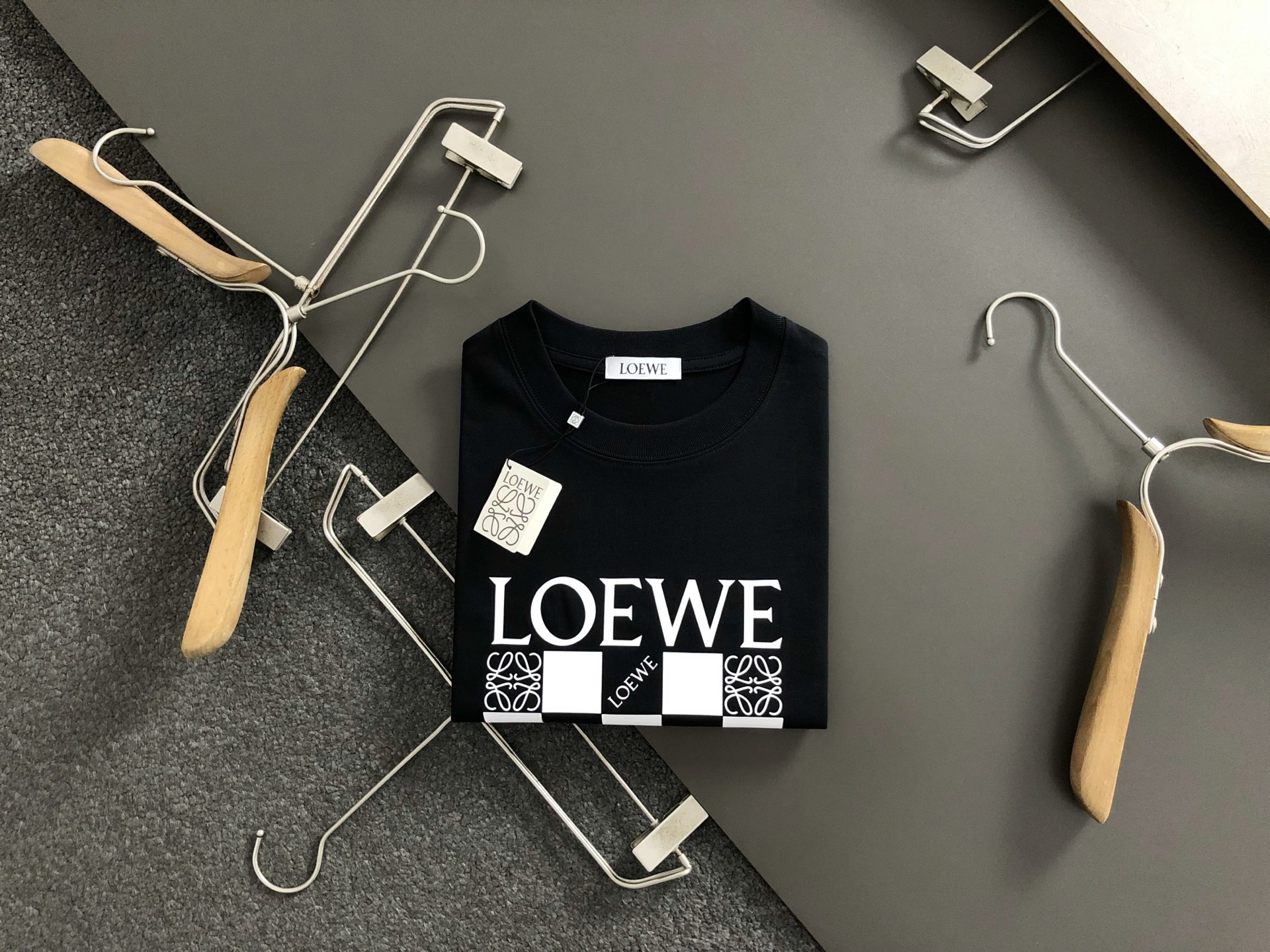 NO:131354,low* micro-wide version S-XXl 25 early spring latest letter printing heavy short sleeves, high-end quality counter original single round neck short sleeves, top-level production process imported fabrics, unique design of the counter model, using imported high-end custom imported silk thread with first-class feel!  Official website for sale!  S-XXl, T-shirt,alexander wang19860909low*微宽版型S-XXl 25早春最新字母印花重磅短袖,高端品质专柜原单圆领短袖,顶级制作工艺进口面料,专柜款独特设计,采用进口高端订制进口丝线手感一流！官网在售！码数S-XXl,,T-shirt,alexander wang,Men's clothing