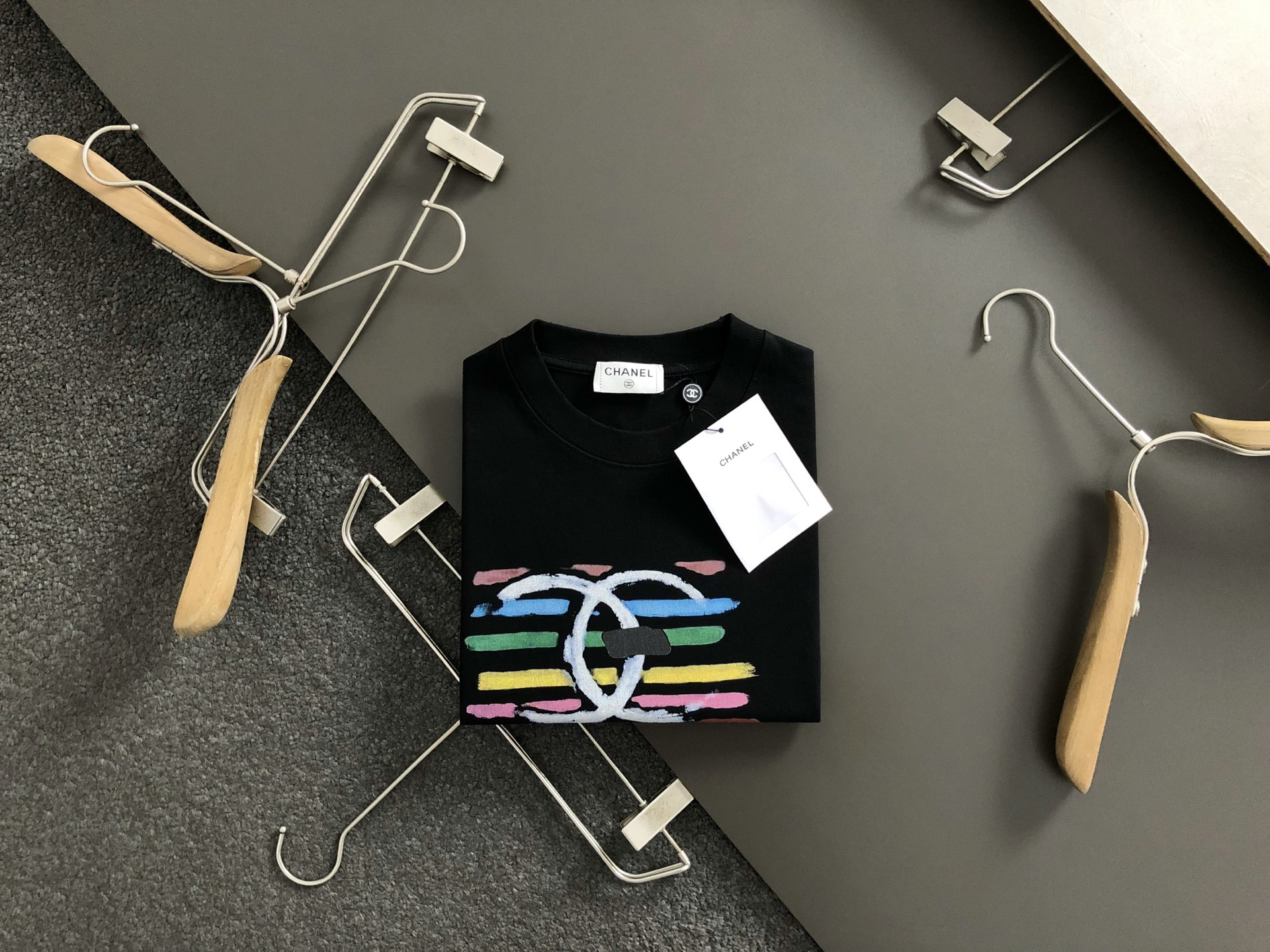 NO:131347,chan*fit style XS-L The latest and most top craftsmanship digital painting trendy short sleeves, the top quality counter original list, top production crafts imported fabrics, unique design of the counter model, using imported high-end custom imported silk thread with first-class feel!  Official website for sale 170-130(XS) 175-145(S) 178-160(M.)180-175(L), chanel, T-shirt, alexander wang19860909chan*合身版型XS-L 最新最顶级工艺数码彩绘潮流爆款短袖,最顶级的品质专柜原单,顶级制作工艺进口面料,专柜款独特设计,采用进口高端订制进口丝线手感一流！官网在售 170-130(XS) 175-145(S) 178-160(M.)180-175(L),,chanel,T-shirt,alexander wang,Men's clothing