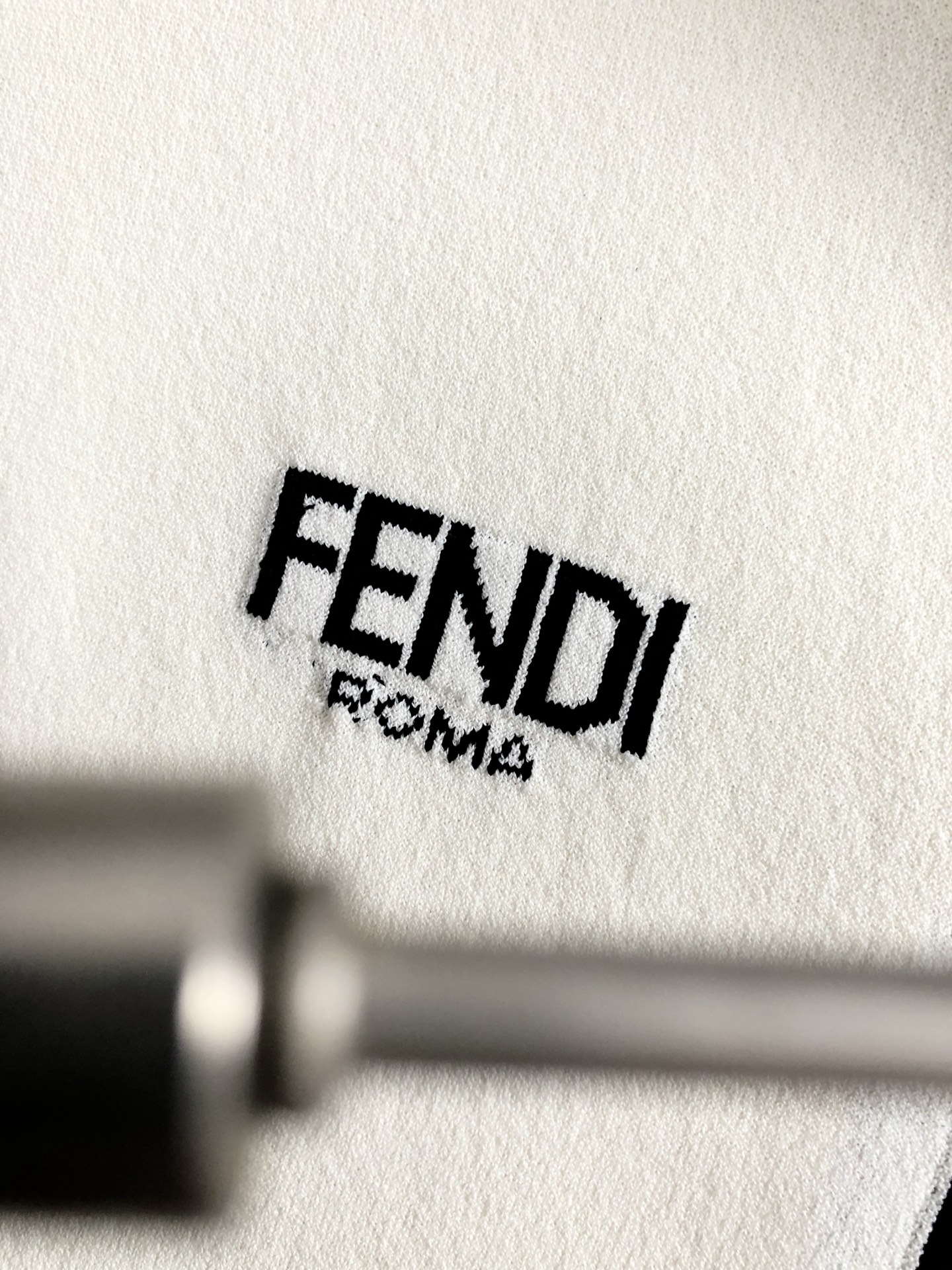  FEND**合身版型M-XXXL
2025春夏新款黑蓝拼色字母提花百搭款融合伊力特圆领短袖，精致工艺专