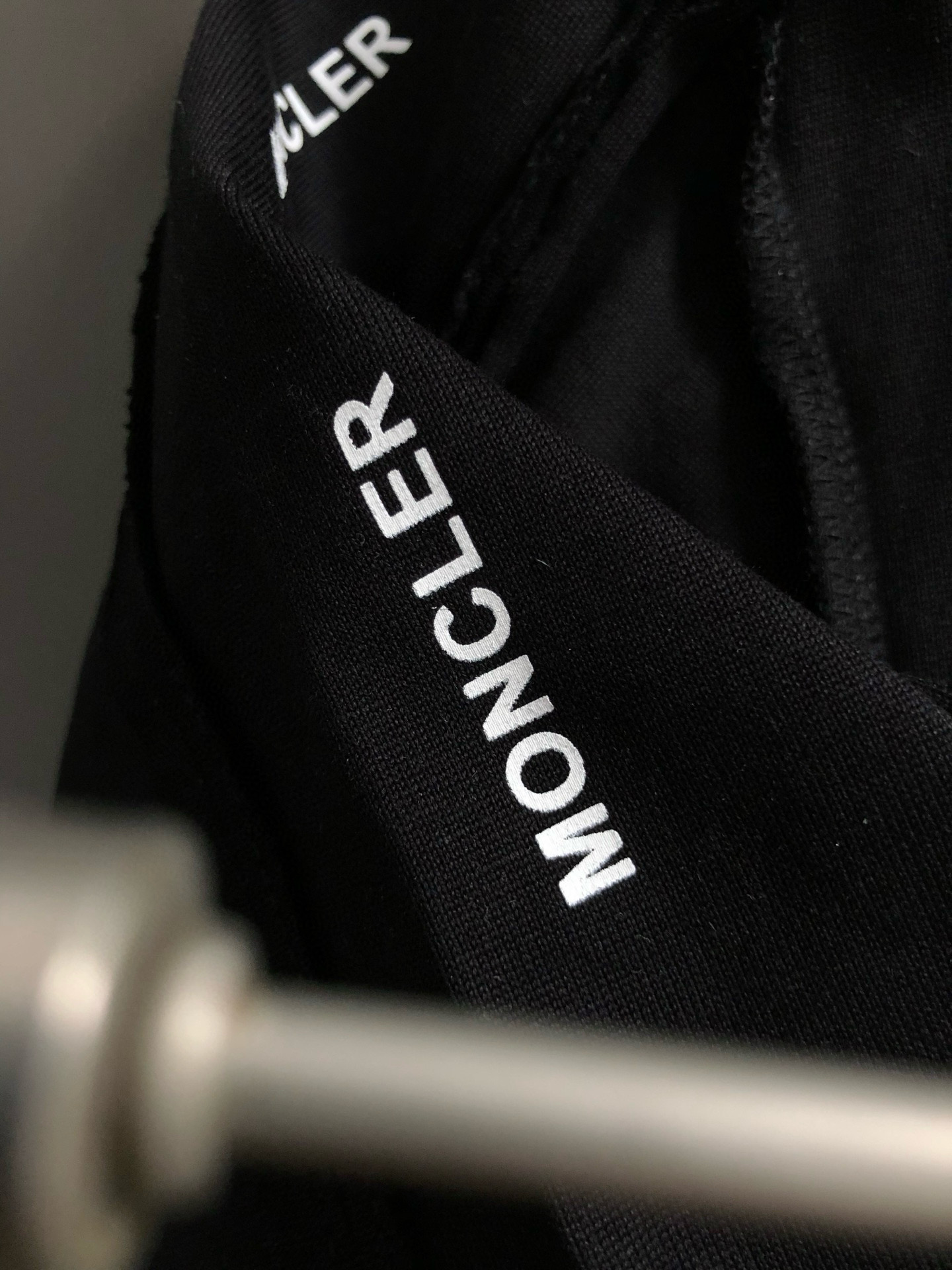  Mon*微宽版型M-XXXL
25春夏顶级肩部印花款重磅经典短袖，精致工艺专柜面料，顶级元素融合打造，
