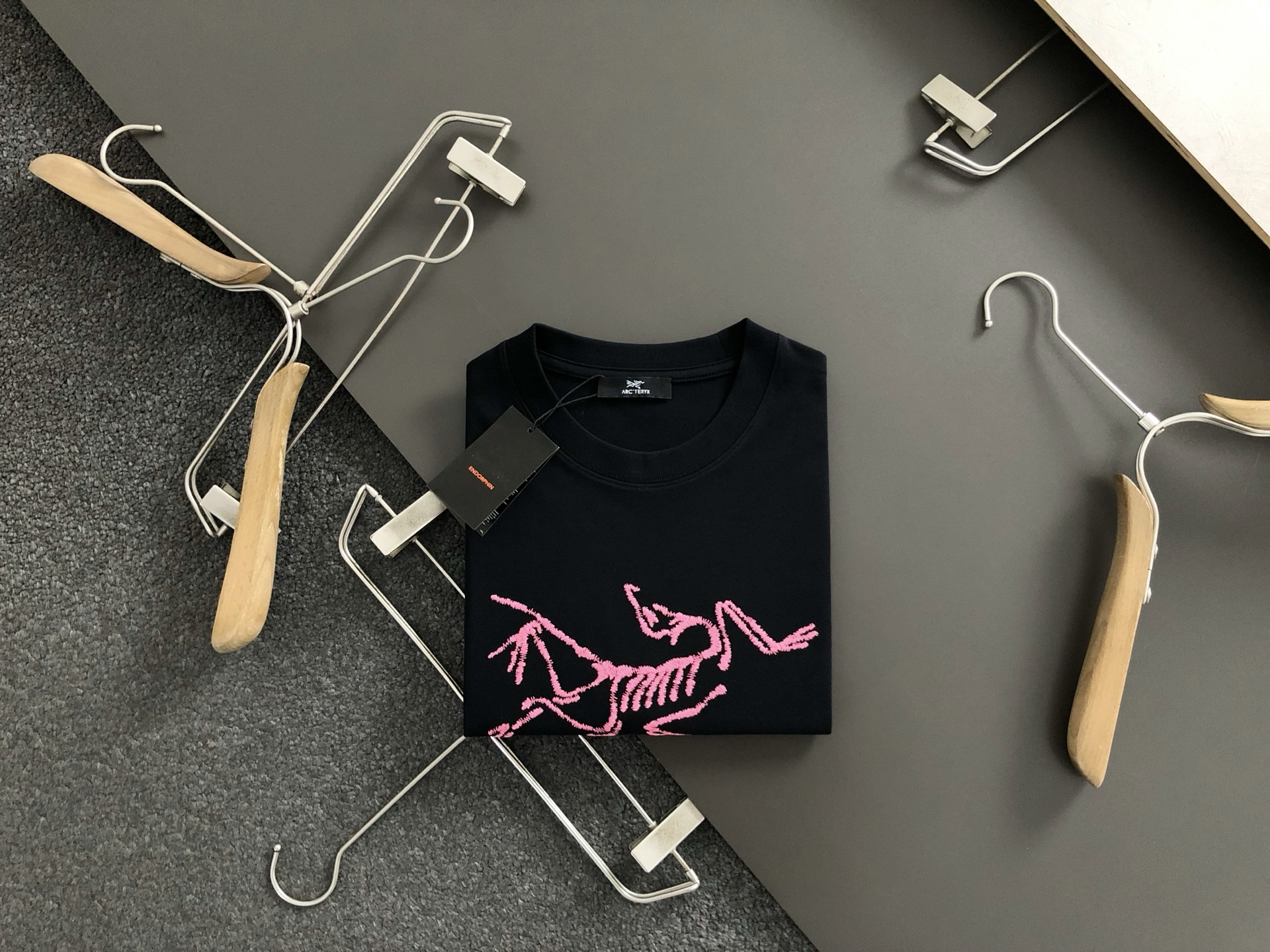 NO:134148,SZNi fit style XS-L The latest and most top pink thread embroidery heavy industry original single short sleeves, the top quality counter original list, the top production process imported fabric, the unique design of the counter model, using imported high-end custom imported silk thread with first-class feel!  Official website for sale 170-130(XS) 175-(S) 178-160(M.)180-175(L), T-shirt,alexander wang19860909SZNi合身版型XS-L 最新最顶级粉色线绣重工原单短袖,最顶级的品质专柜原单,顶级制作工艺进口面料,专柜款独特设计,采用进口高端订制进口丝线手感一流！官网在售 170-130(XS) 175-(S) 178-160(M.)180-175(L),,T-shirt,alexander wang,Men's clothing