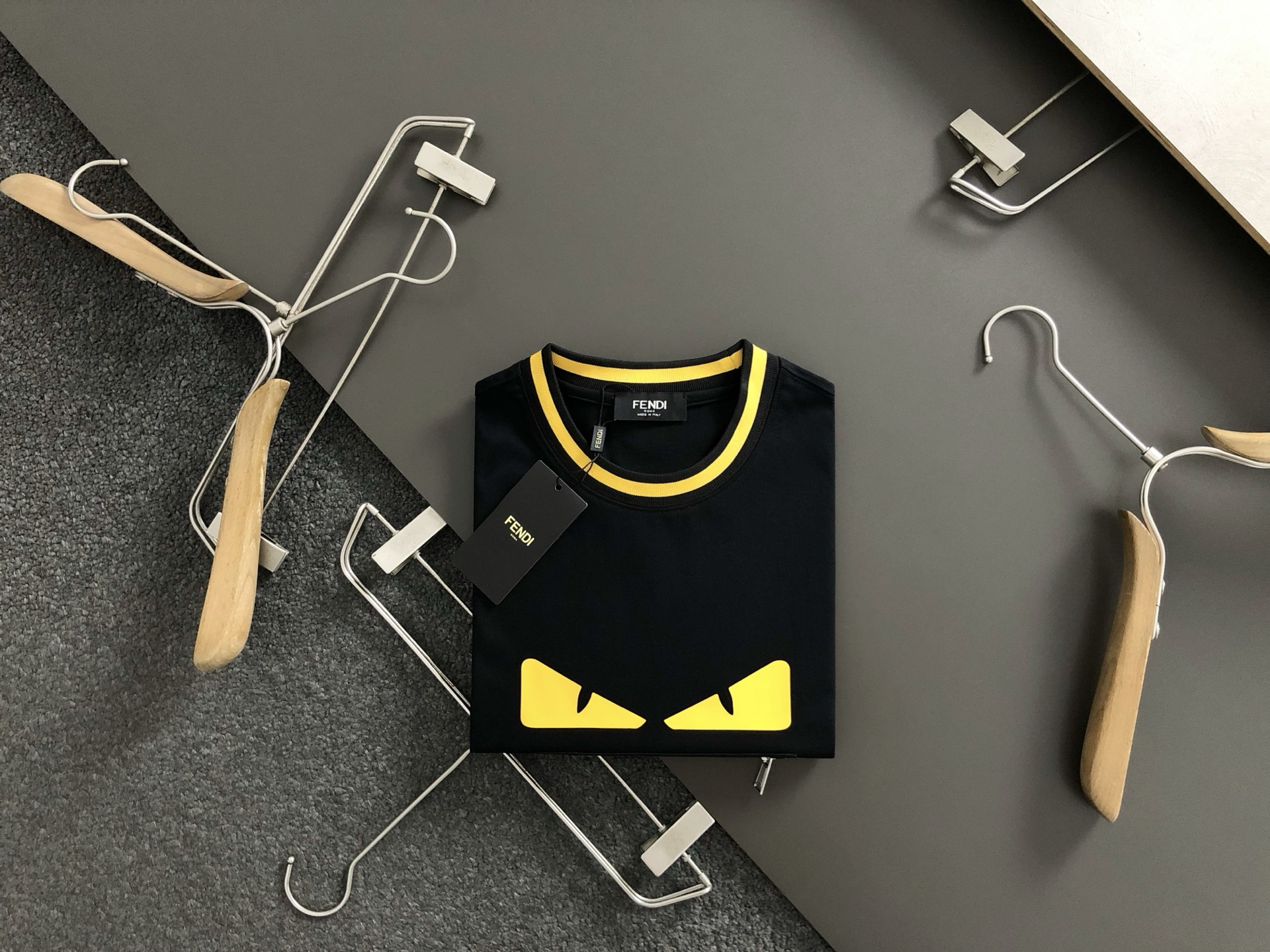 NO:134154,FRND* fitting M-XXXL 25 spring and summer top zipper pocket style small monster classic short sleeves, exquisite craftsmanship counter fabric, top-level elements fusion, classic short sleeves 3 specifications complete, trendy men's fashion, whether it is the comfort of the upper body or the incomparable existence, it can be said to be a must-have for summer 170-(M) 175-150(L) 178-160(XL) 180-170(XXL) 180-180(XXXL), T-shirt,alexander wang19860909FRND*合身版型M-XXXL 25春夏顶级拉链口袋款小怪兽经典短袖,精致工艺专柜面料,顶级元素融合打造,经典短袖3标齐全,潮男时尚,无论是上身舒适度还是都是无可比拟的存在,可以说是夏日必备 170-(M) 175-150(L) 178-160(XL)180-170(XXL) 180-180(XXXL),,T-shirt,alexander wang,Men's clothing