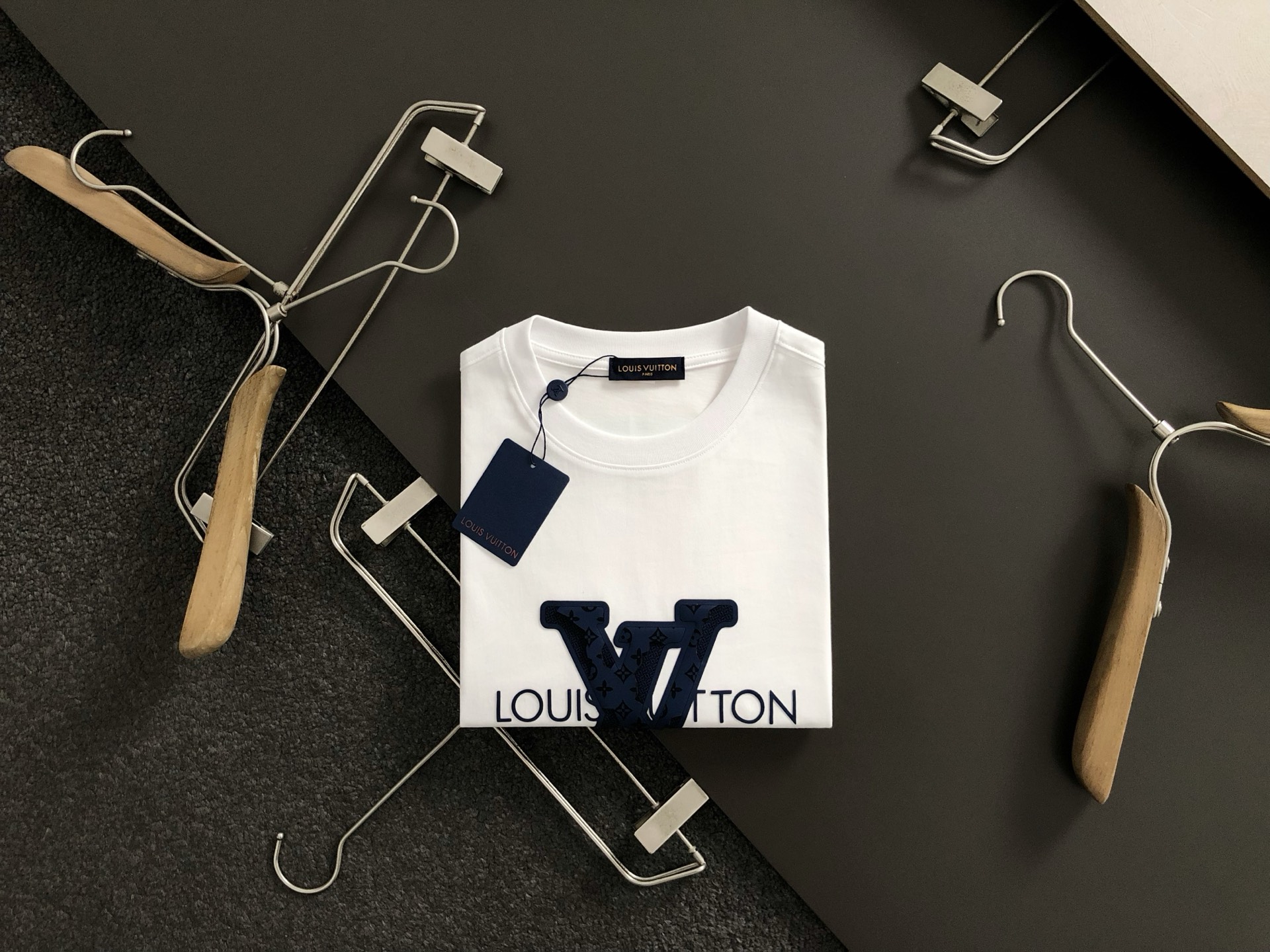 NO:134169,L brand* fitting M-XXXL 25 spring and summer top double-layer offset printing classic short sleeves, exquisite craftsmanship counter fabric, top-level elements fusion, classic short sleeves 3 standards complete, trendy men's fashion, whether it is the comfort of the upper body or the incomparable existence, it can be said to be a must-have in summer 170-135(M) 175-150(L) 178-160(XL) 180-170(XXL) 180-180(XXXL), T-shirt,alexander wang19860909L牌*合身版型M-XXXL 25春夏顶级双层胶印经典短袖,精致工艺专柜面料,顶级元素融合打造,经典短袖3标齐全,潮男时尚,无论是上身舒适度还是都是无可比拟的存在,可以说是夏日必备 170-135(M) 175-150(L) 178-160(XL)180-170(XXL) 180-180(XXXL),,T-shirt,alexander wang,Men's clothing