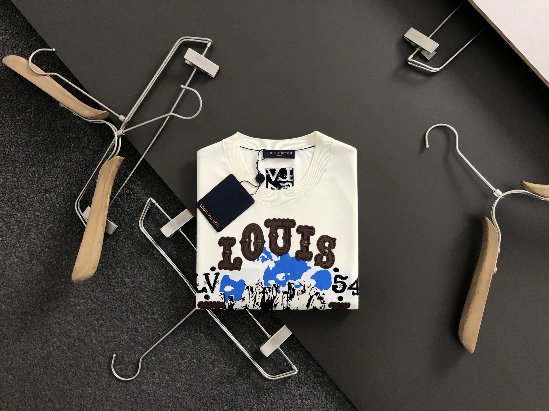 NO:136366,L brand* fitting M-XXXL 2025 spring and summer metal rivets fusion top jacquard thread embroidery Yilite round neck knit short sleeves, exquisite craftsmanship counter fabric, top-level elements fusion, classic short sleeve 3 specifications complete, trendy men's fashion, whether it is the comfort of the upper body or the incomparable existence 170-130(M) 175-145(L) 178-155(XL) 180-165(XXL) 180-180(XXXL) your,,T-shirt,alexander wang19860909L牌*合身版型M-XXXL 2025春夏金属铆钉融合顶级提花线绣伊力特圆领针织短袖,精致工艺专柜面料,顶级元素融合打造,经典短袖3标齐全,潮男时尚,无论是上身舒适度还是都是无可比拟的存在 170-130(M) 175-145(L) 178-155(XL)180-165(XXL) 180-180(XXXL) your,,T-shirt,alexander wang,Men's clothing