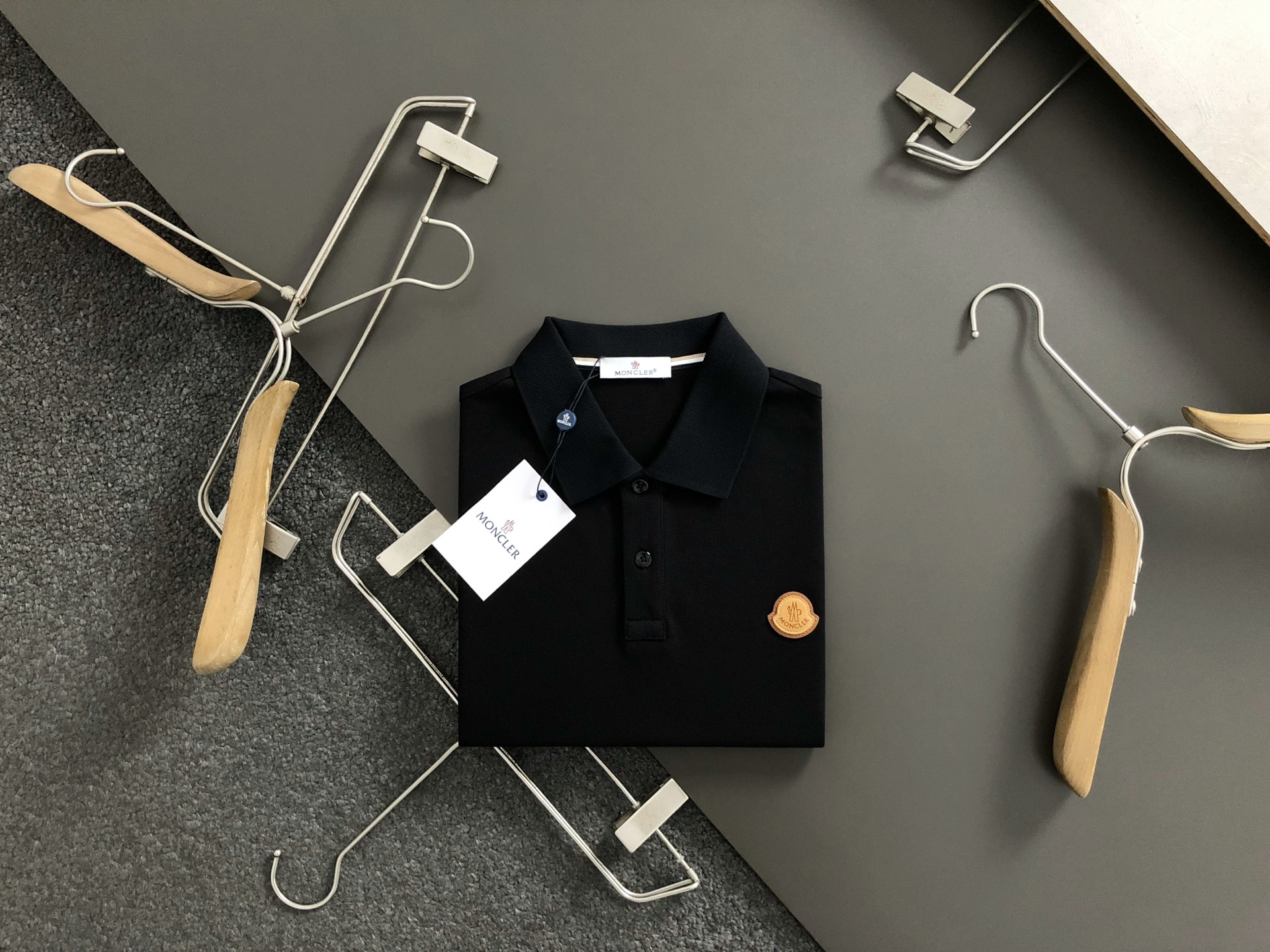 NO:137279,Mon* fitting style M-XXXL 2025 spring and summer classic webbing chest embroidered polo short sleeves, exquisite craftsmanship counter fabric, top-level elements fusion, classic short sleeve 3 logos, trendy men's fashion, whether it is the comfort of the upper body or the incomparable existence 170-130(M) 175-(L) 178-155(XL) 180-165(XXL) 180-180(XXXL) your,,T-shirt,alexander wang19860909Mon*合身版型M-XXXL 2025春夏经典织带胸口绣标polo短袖,精致工艺专柜面料,顶级元素融合打造,经典短袖3标齐全,潮男时尚,无论是上身舒适度还是都是无可比拟的存在 170-130(M) 175-(L) 178-155(XL)180-165(XXL) 180-180(XXXL) your,,T-shirt,alexander wang,Men's clothing