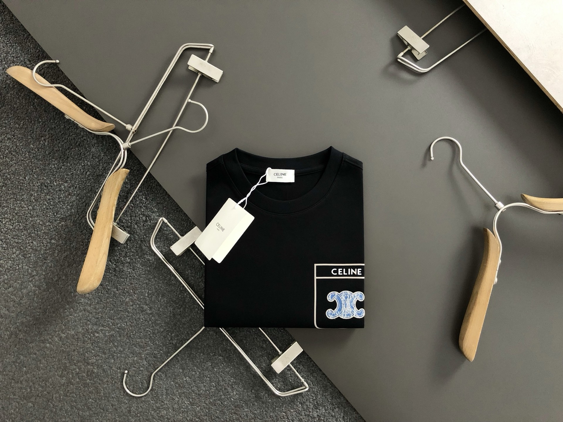 NO:141891,Cin* fitting style M-XXXL 25 spring and summer top fake pocket woven embroidery classic short sleeves, exquisite craftsmanship counter fabric, top-level elements fusion, classic short sleeves 3 specifications, trendy men's fashion, whether it is the comfort of the upper body or the incomparable existence, it can be said to be a must-have for summer 170-135(M) 175-150(L) 178-160(XL) 180-170(XXL) 180-180(XXXL),,T-shirt,alexander wang19860909Cin*合身版型M-XXXL 25春夏顶级假口袋编织绣经典短袖,精致工艺专柜面料,顶级元素融合打造,经典短袖3标齐全,潮男时尚,无论是上身舒适度还是都是无可比拟的存在,可以说是夏日必备 170-135(M) 175-150(L) 178-160(XL)180-170(XXL) 180-180(XXXL),,T-shirt,alexander wang,Men's clothing