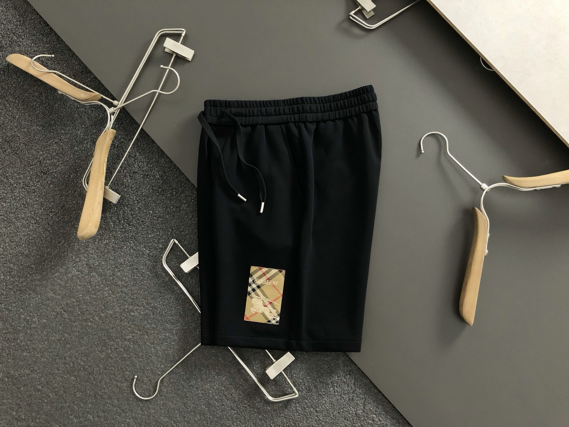 NO:141888,BbR* fit style M-xxxl The latest and most top Knight three-dimensional offset printing fusion patch shorts, the top quality counter original single casual pants, the top-level production process imported fabric, the counter model is uniquely designed, and the imported high-end custom imported silk thread feels first-class!  Official website for sale!  code number m-xxl, shorts, alexander wang19860909BbR*合身版型M-xxxl 最新最顶级骑士立体胶印融合贴布短裤,最顶级的品质专柜原单休闲裤顶级制作工艺进口面料,专柜款独特设计,采用进口高端订制进口丝线手感一流！官网在售！码数m-xxl,,shorts,alexander wang,Men's clothing