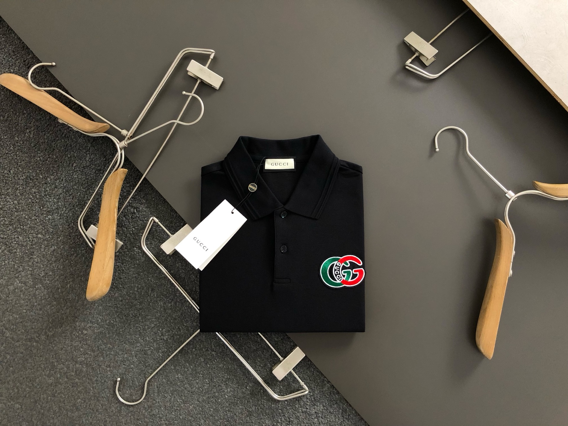 NO:146230,Gucc* fitting style M-XXXL 2025 spring and summer black double G embroidered polo* exquisite craftsmanship counter fabric, top-level elements fusion, classic short-sleeved 3 standards complete, trendy men's fashion, whether it is the comfort of the upper body or the incomparable existence 170-130(M) 175-145(L) -155(XL)180-165(XXL) 180-180(XXXL) your,,gucci,T-shirt,alexander wang19860909Gucc*合身版型M-XXXL 2025春夏黑色双G刺绣polo*精致工艺专柜面料,顶级元素融合打造,经典短袖3标齐全,潮男时尚,无论是上身舒适度还是都是无可比拟的存在 170-130(M) 175-145(L) -155(XL)180-165(XXL) 180-180(XXXL) your,,gucci,T-shirt,alexander wang,Men's clothing