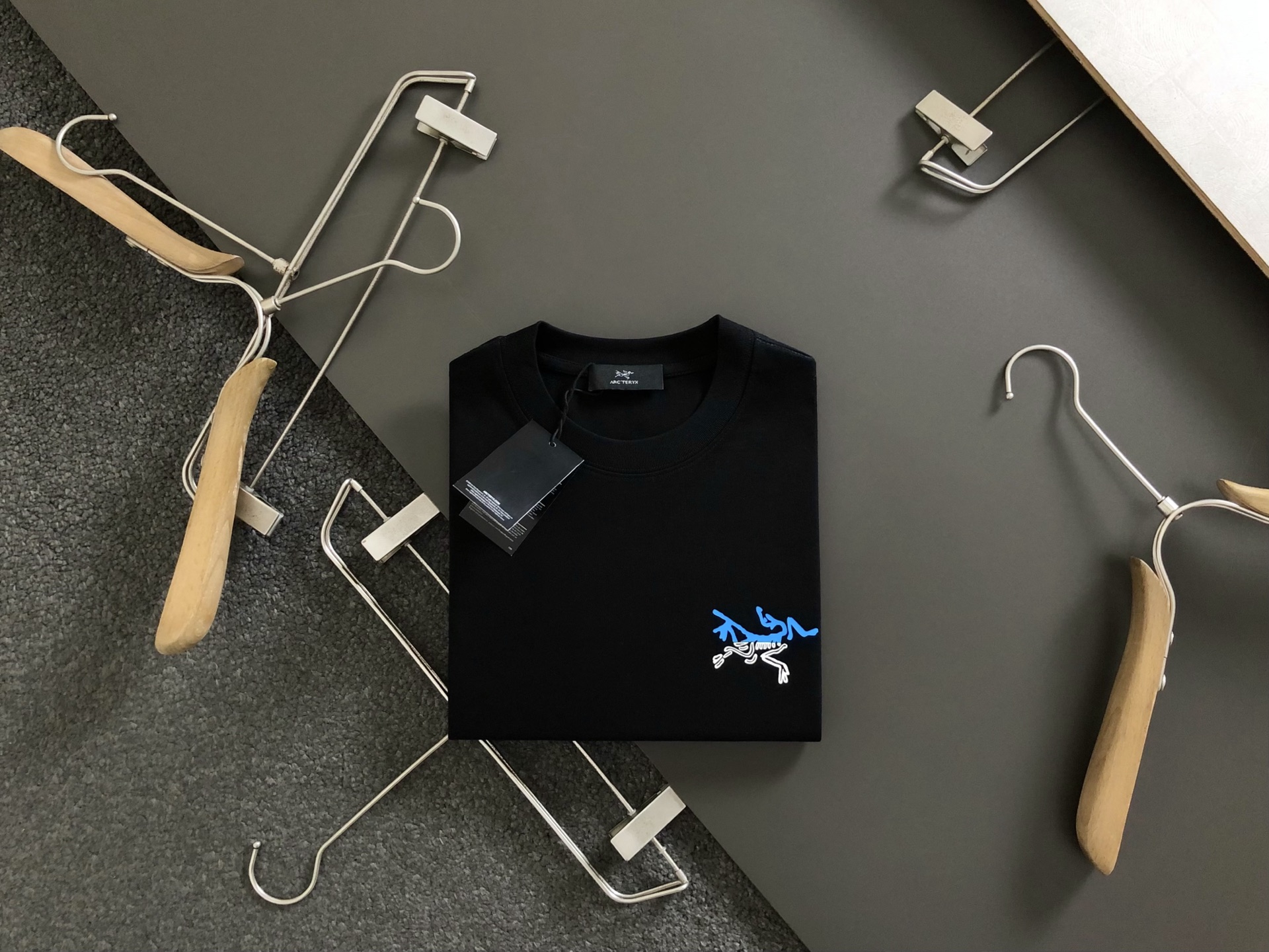 NO:155883,SZN* fitting style M-XXXL 25 spring and summer top printed classic short sleeves, exquisite craftsmanship counter fabric, top-level elements fusion, classic short sleeves 3 specifications complete, trendy men's fashion, whether it is the comfort of the upper body or the incomparable existence, it can be said to be a must-have for summer 170-135(M) -150(L) 178-160(XL) 180-170(XXL) 180-180(XXXL),,T-shirt,alexander wang19860909SZN*合身版型M-XXXL 25春夏顶级印花经典短袖,精致工艺专柜面料,顶级元素融合打造,经典短袖3标齐全,潮男时尚,无论是上身舒适度还是都是无可比拟的存在,可以说是夏日必备 170-135(M) -150(L) 178-160(XL)180-170(XXL) 180-180(XXXL),,T-shirt,alexander wang,Men's clothing