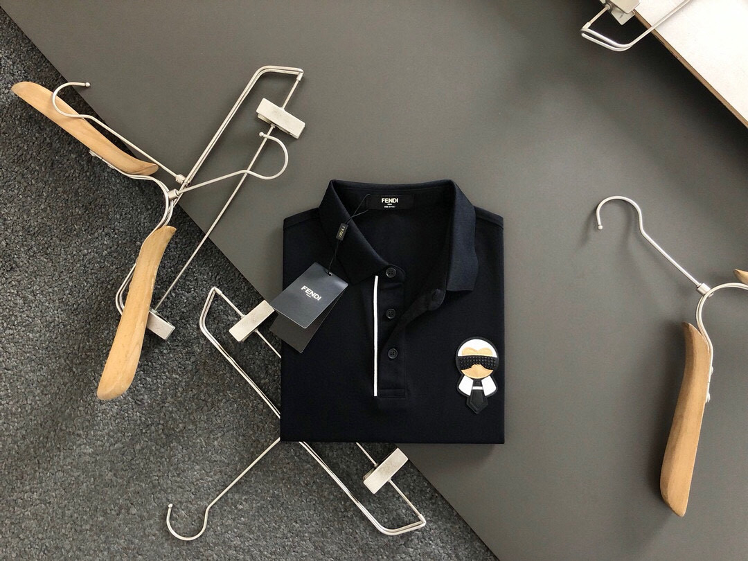 NO:162068,FEND* fit style The latest and most top version of cartoon Lafayette label polo short sleeves, the top quality counter original single short sleeves, the top production process imported fabric, the unique design of the counter model, using imported high-end custom imported silk thread with first-class feel!  Official website for sale!  Code number M-xxxl, fendi, T-shirt, alexander wang19860909FEND*合身版型 最新最顶级版本卡通老佛爷贴标polo短袖,最顶级的品质专柜原单短袖,顶级制作工艺进口面料,专柜款独特设计,采用进口高端订制进口丝线手感一流！官网在售！码数M-xxxl,,fendi,T-shirt,alexander wang,Men's clothing